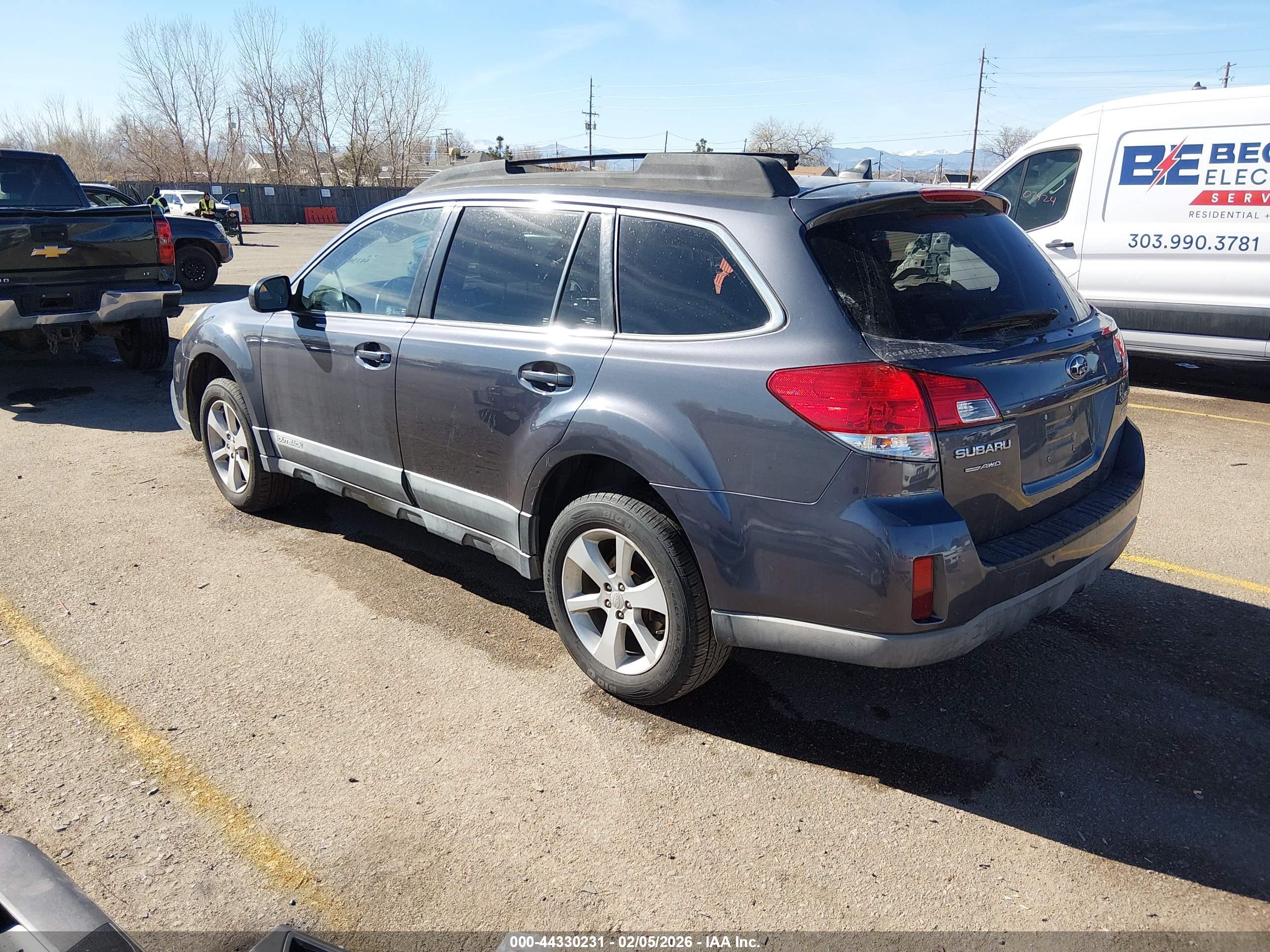 SUBARU OUTBACK image 3