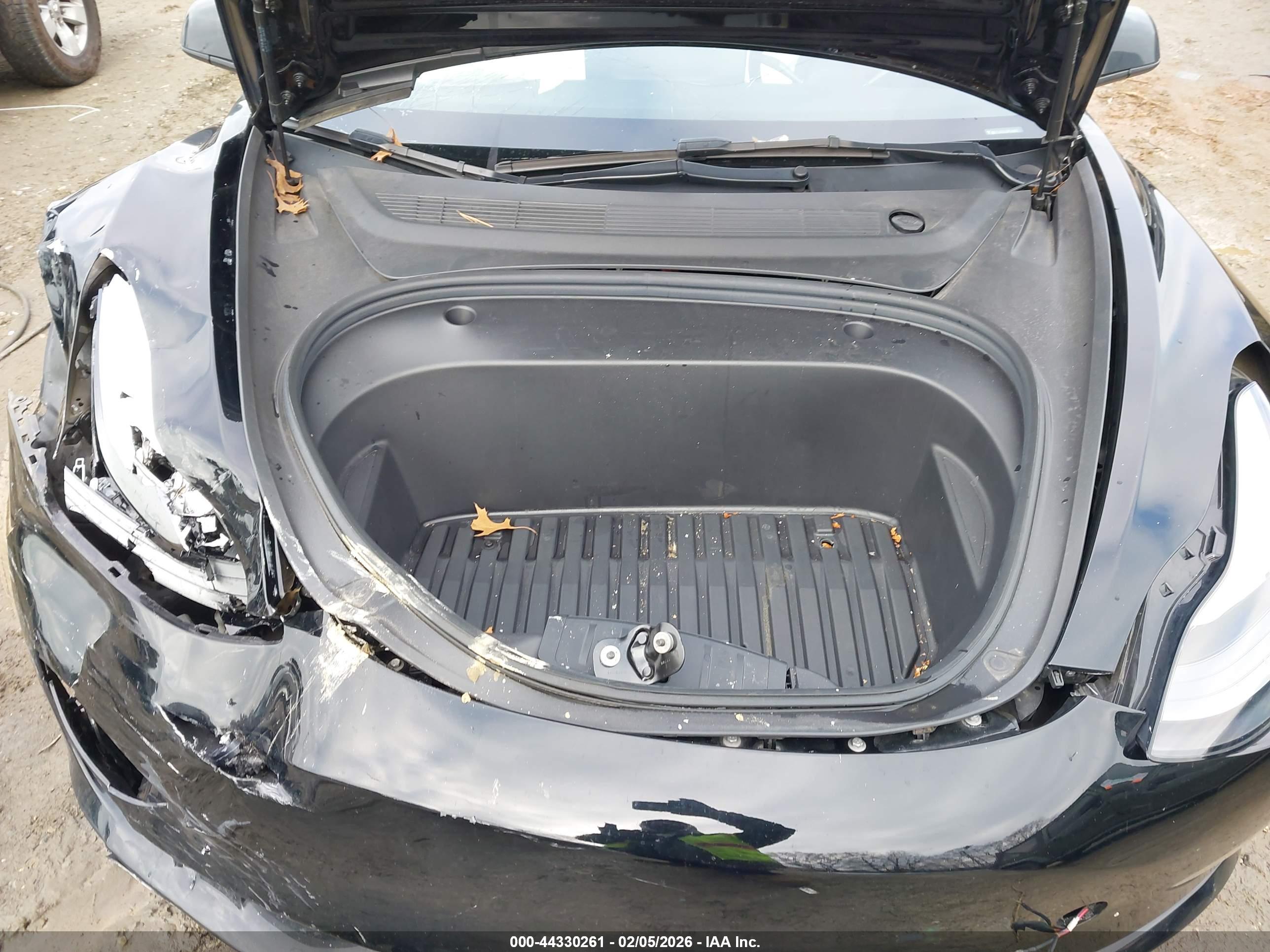 TESLA MODEL image 10