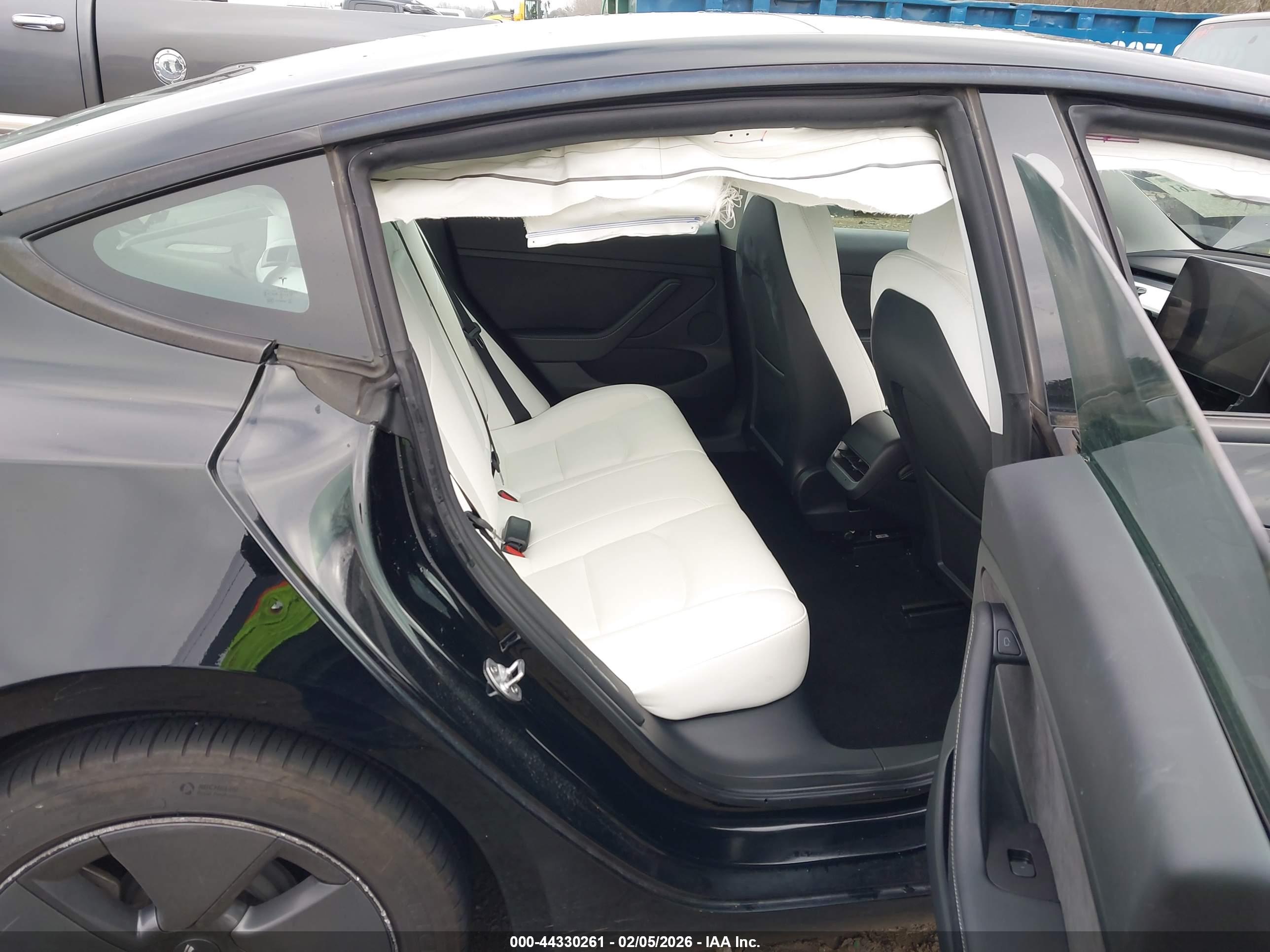 TESLA MODEL image 8