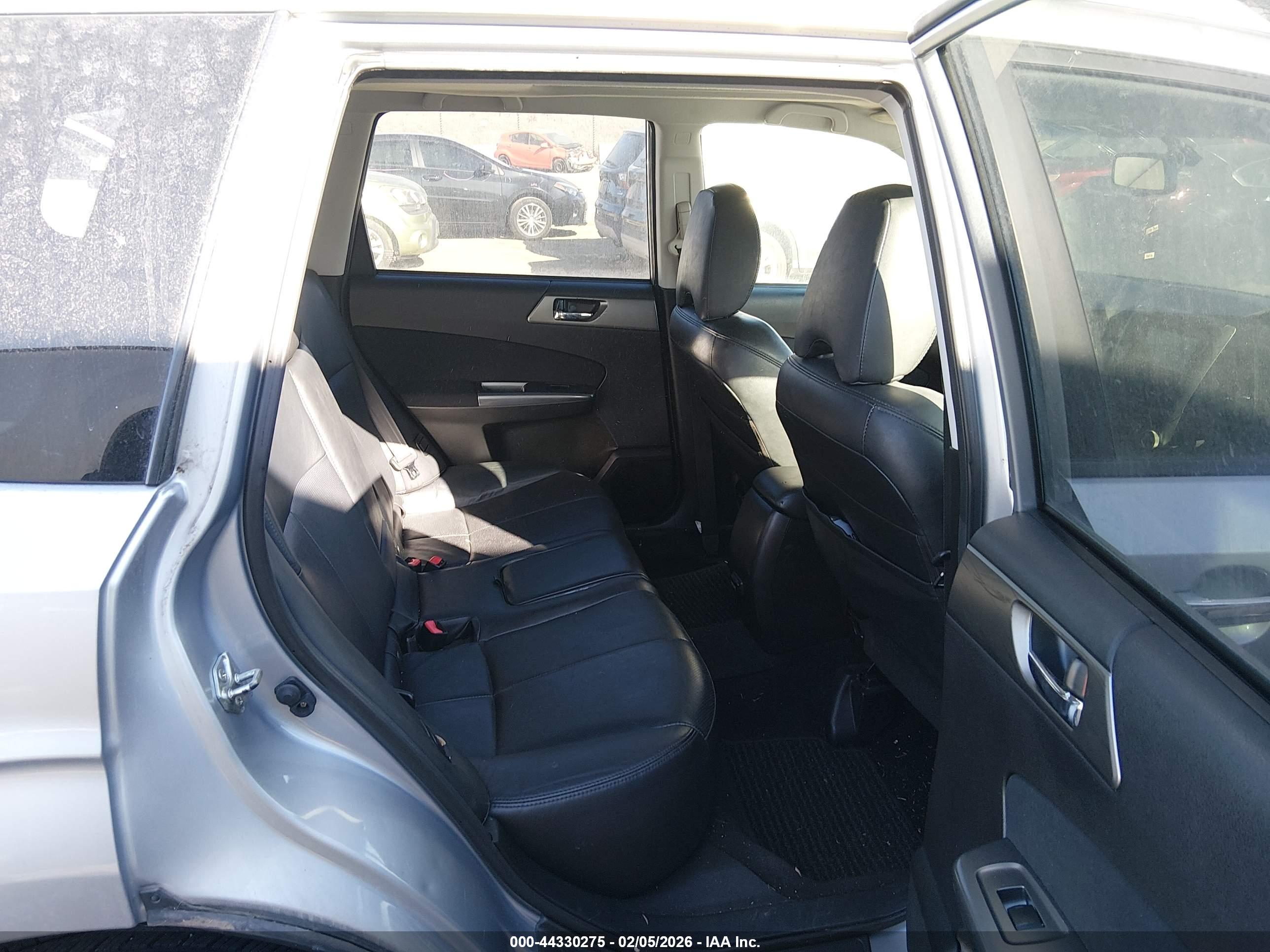 SUBARU FORESTER image 8