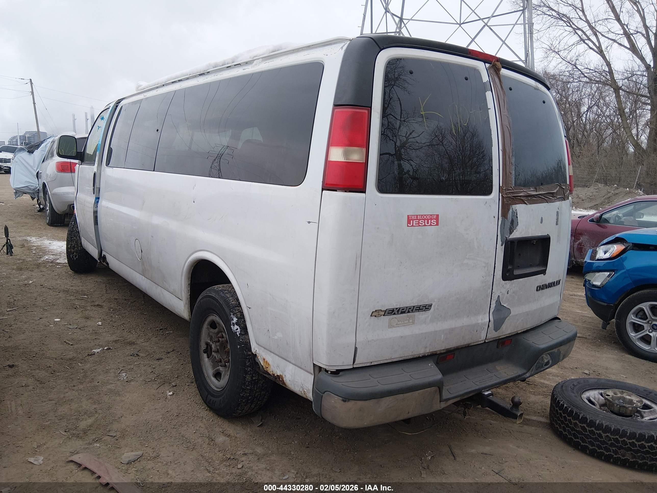 CHEVROLET EXPRESS image 3