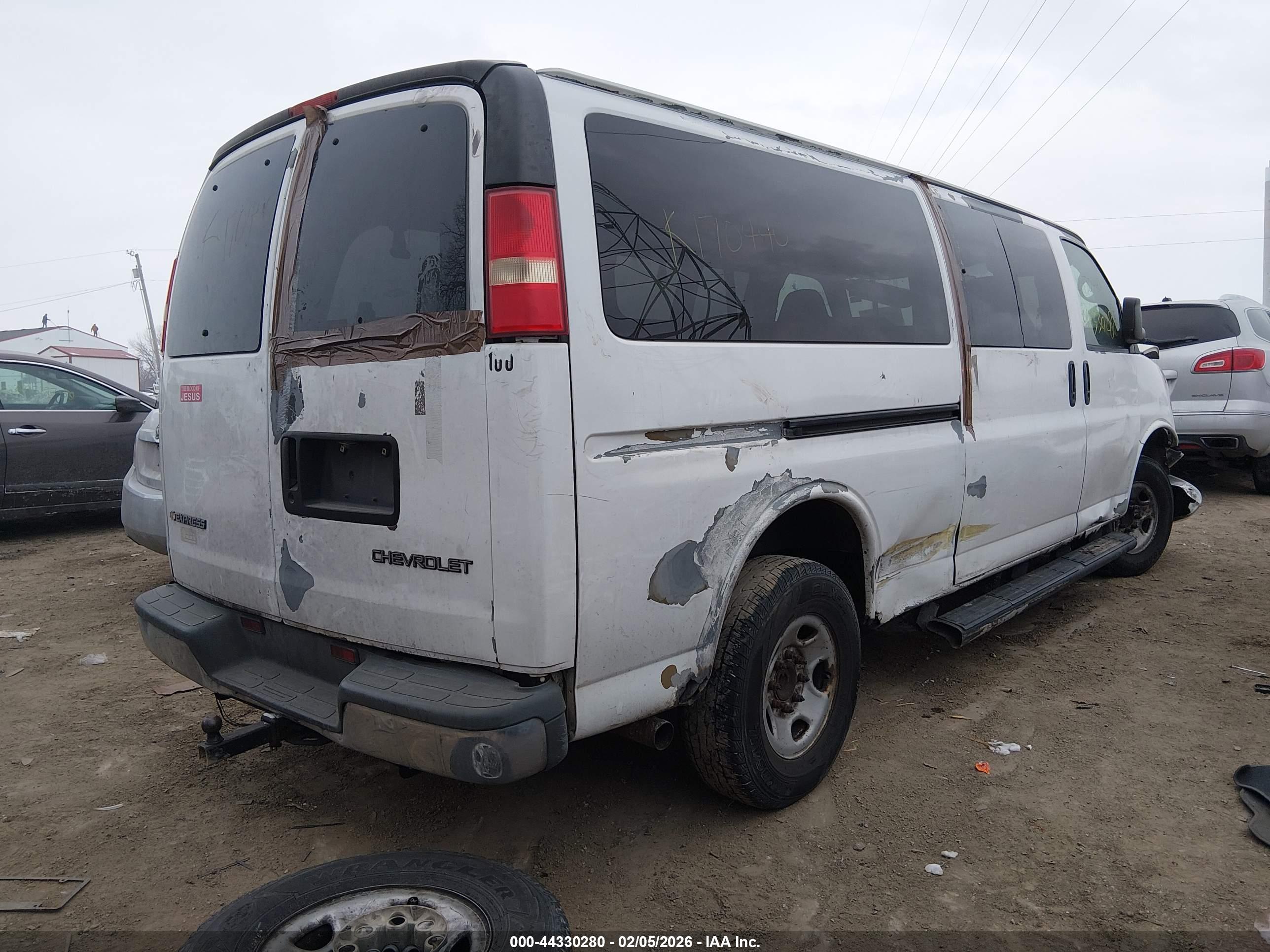 CHEVROLET EXPRESS image 4