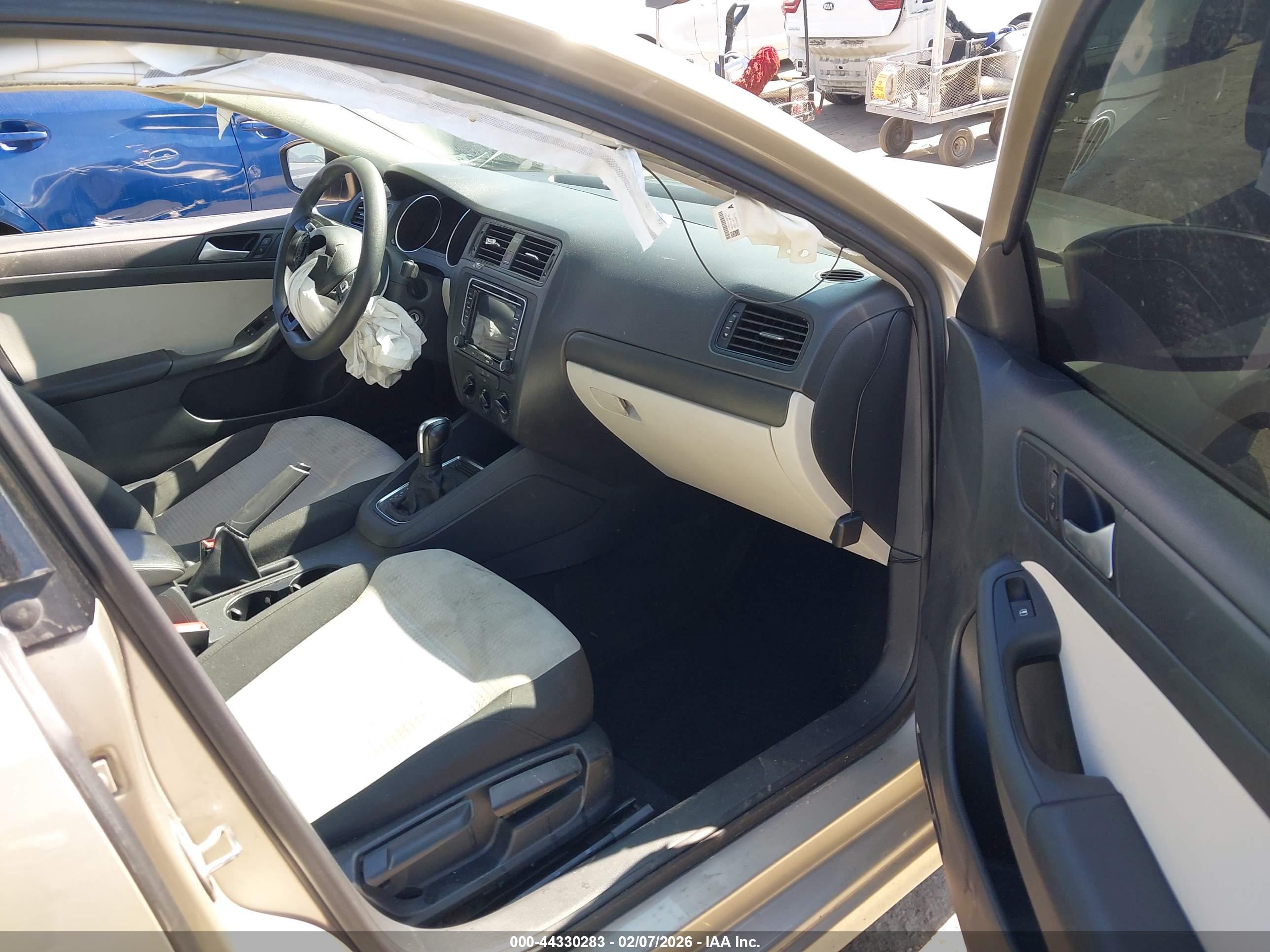 VOLKSWAGEN JETTA image 5