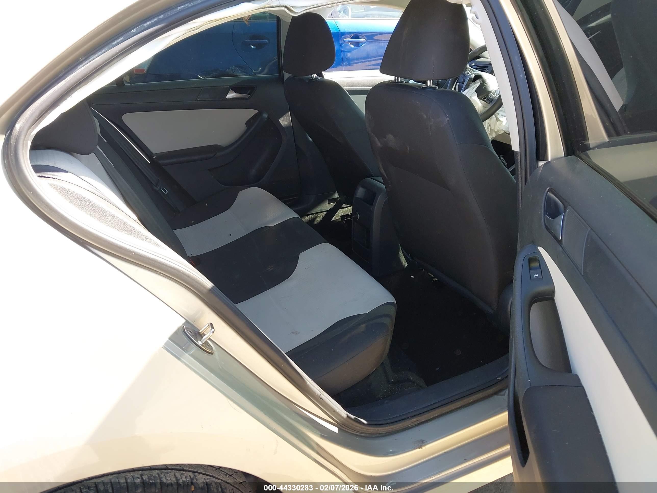 VOLKSWAGEN JETTA image 8