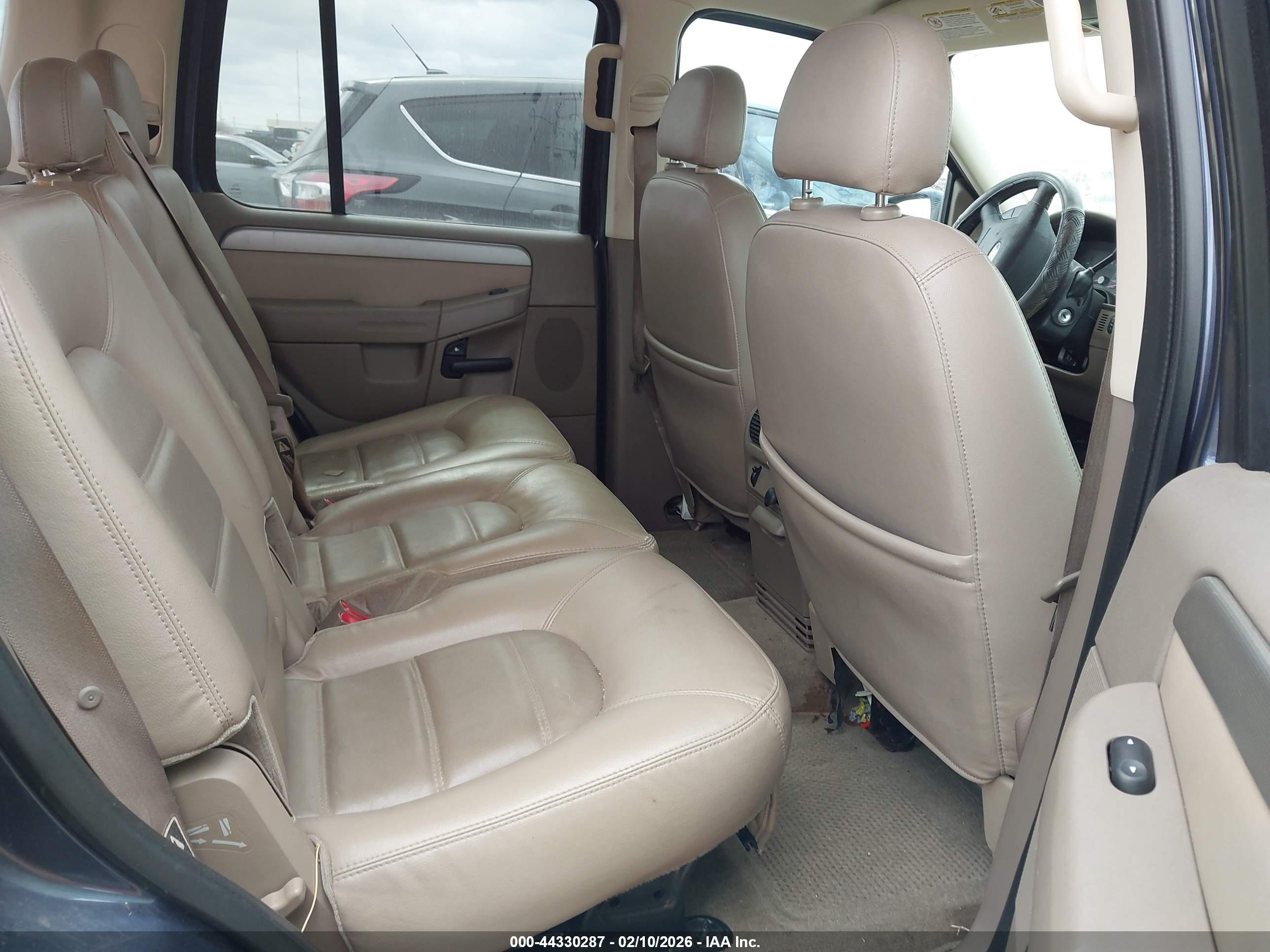 FORD EXPLORER image 8