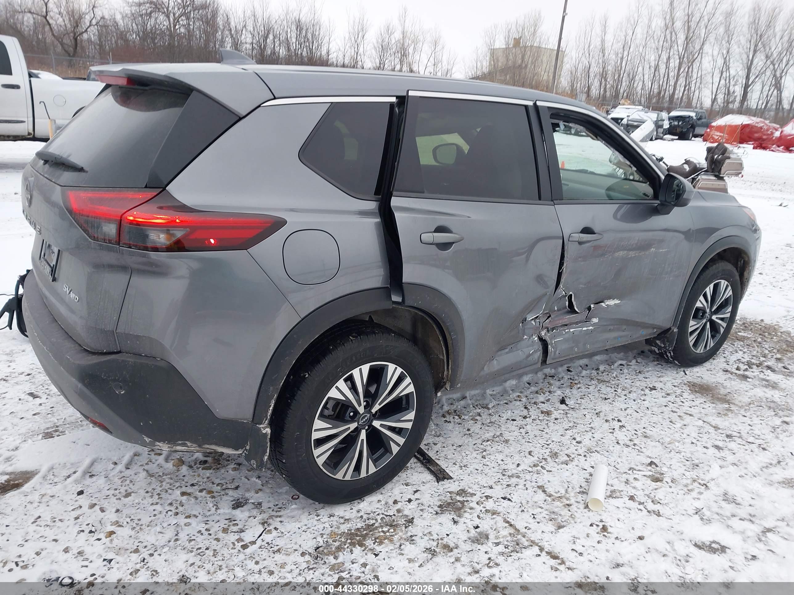 NISSAN ROGUE image 4