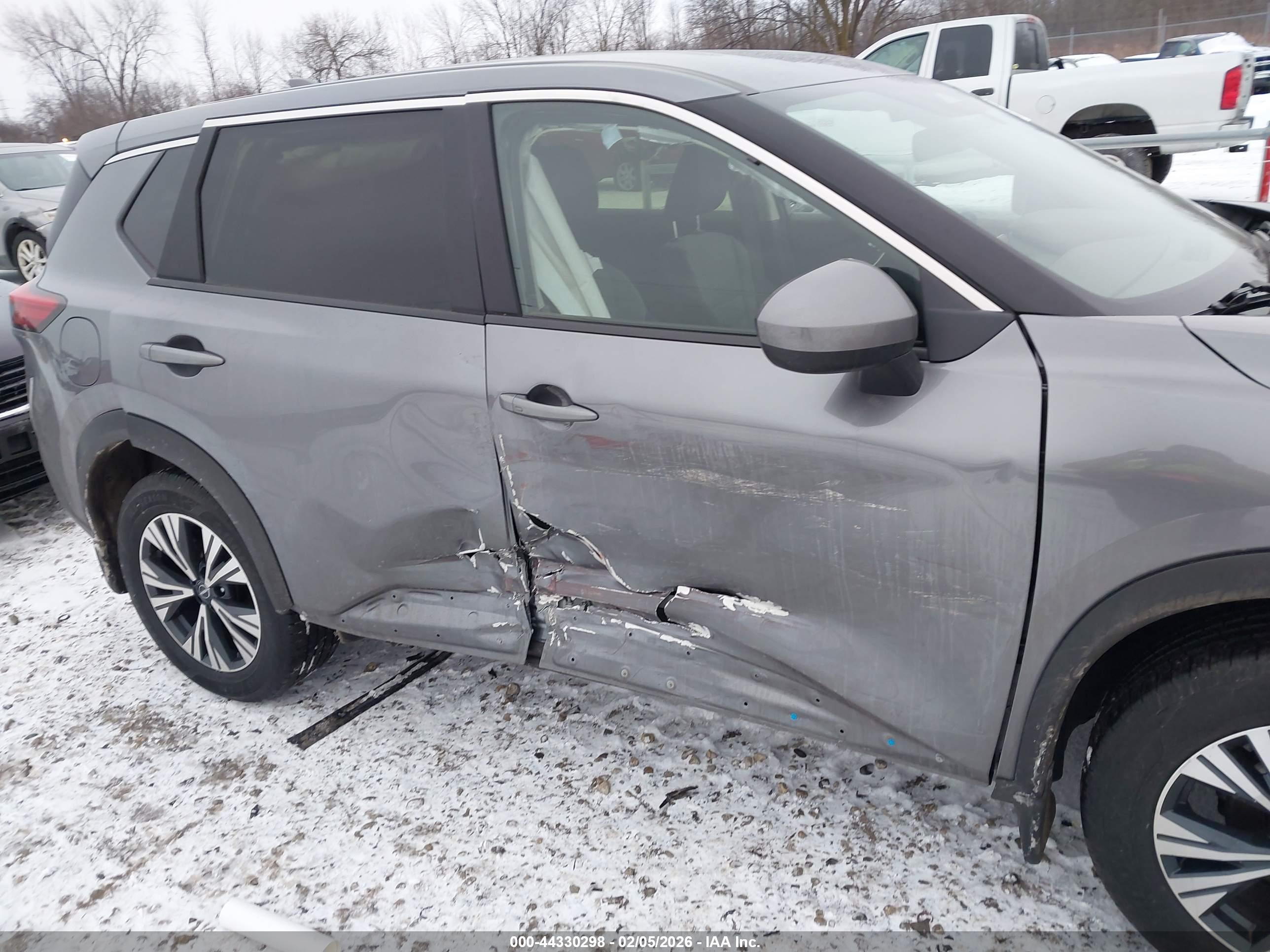 NISSAN ROGUE image 6