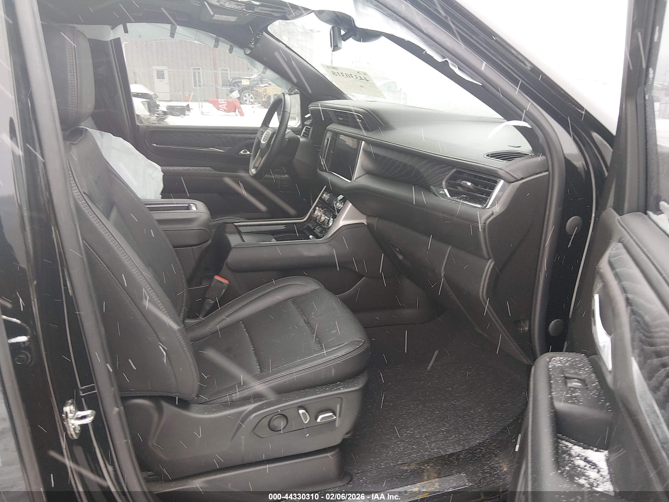 GMC YUKON image 5