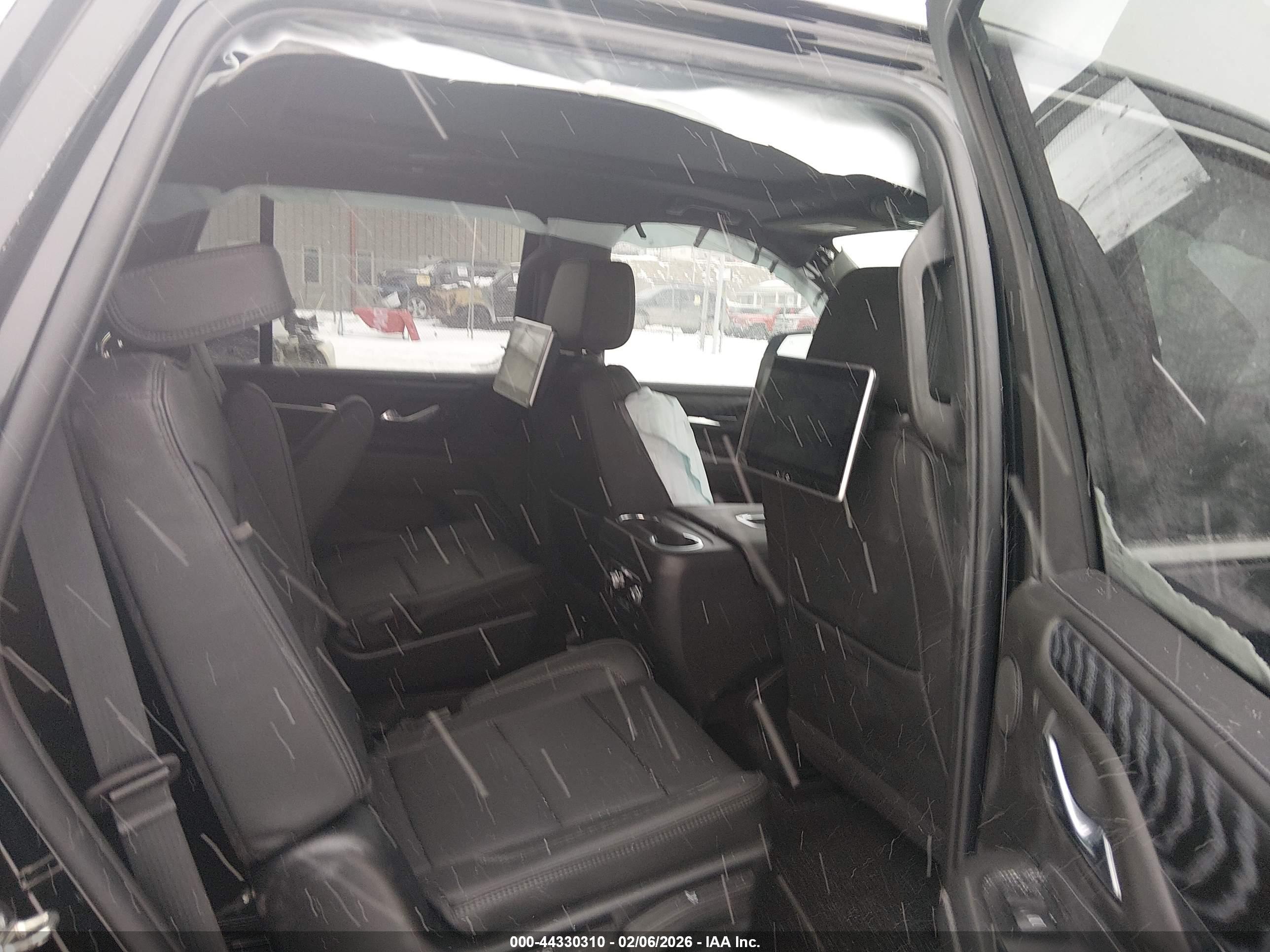 GMC YUKON image 8