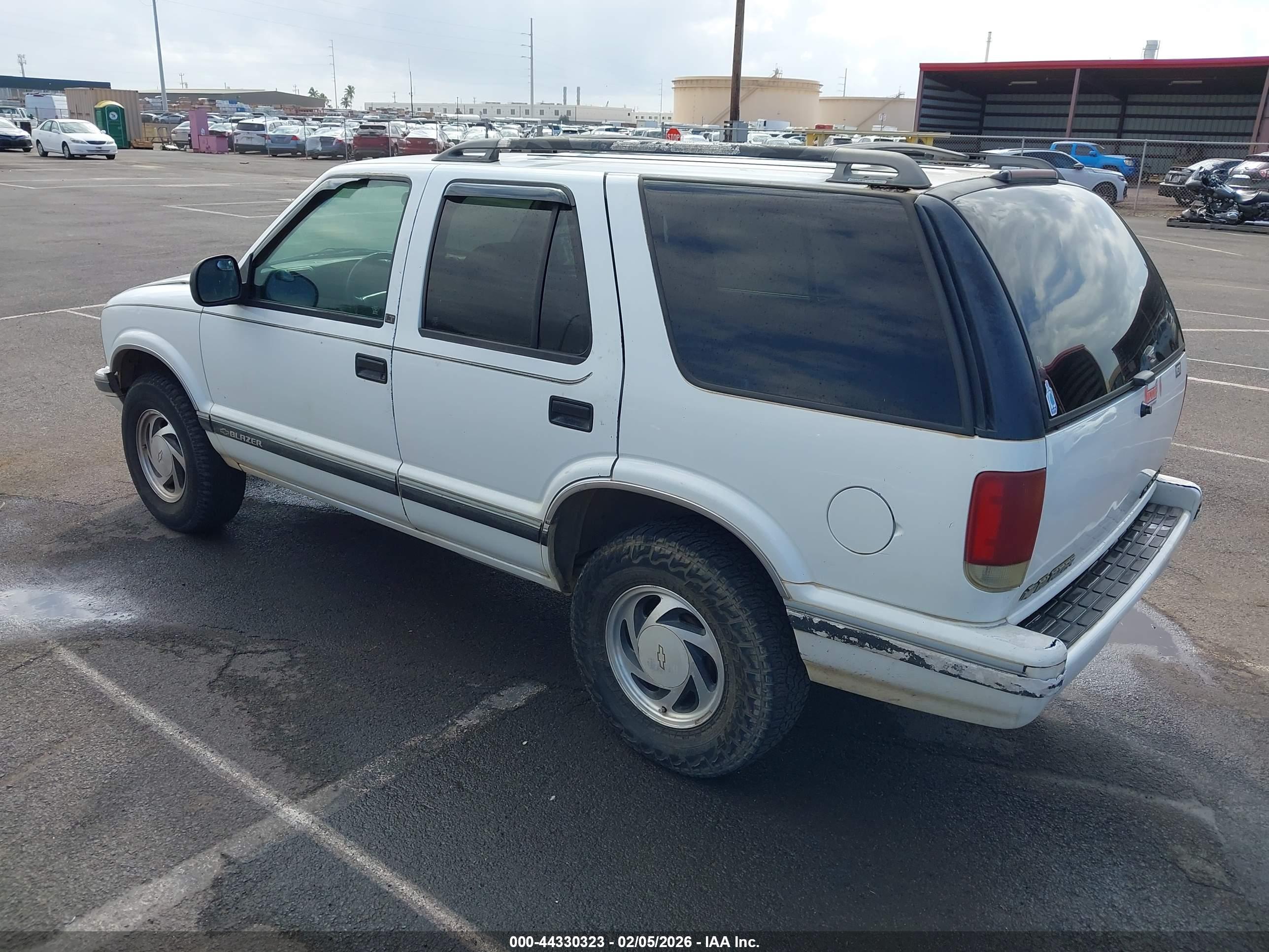 CHEVROLET BLAZER image 3