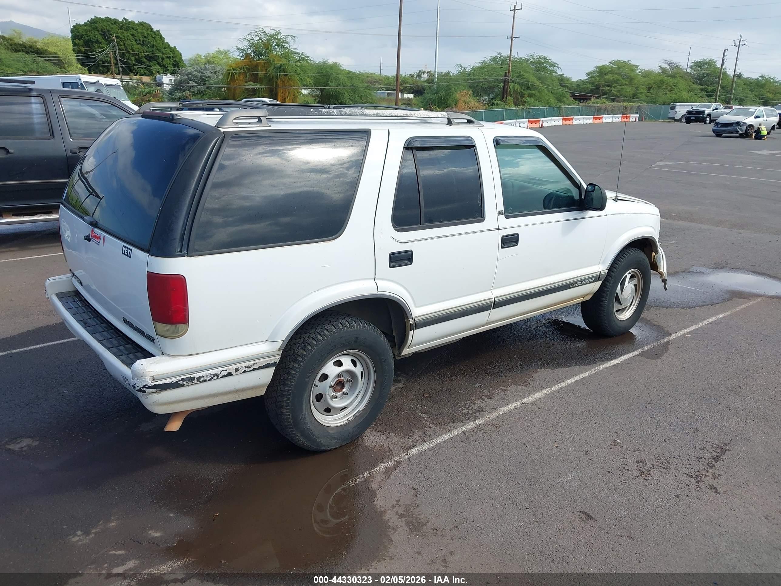 CHEVROLET BLAZER image 4