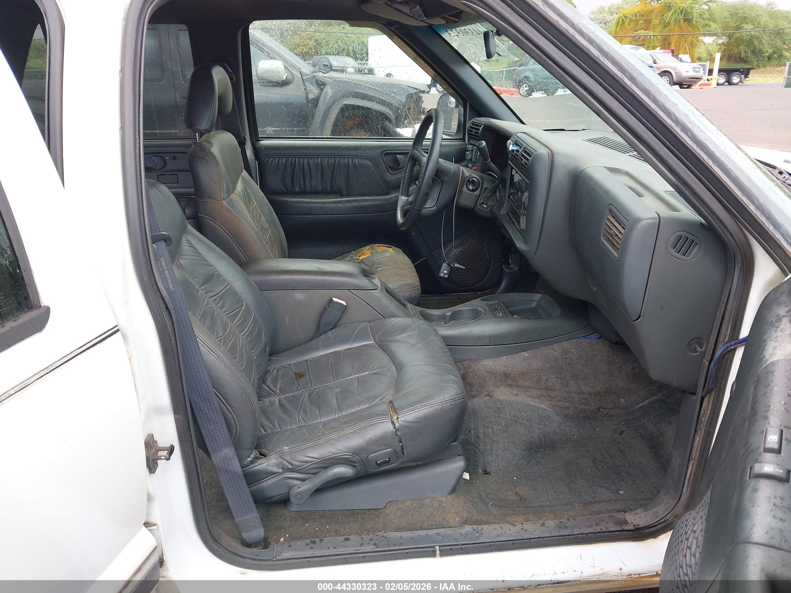 CHEVROLET BLAZER image 5