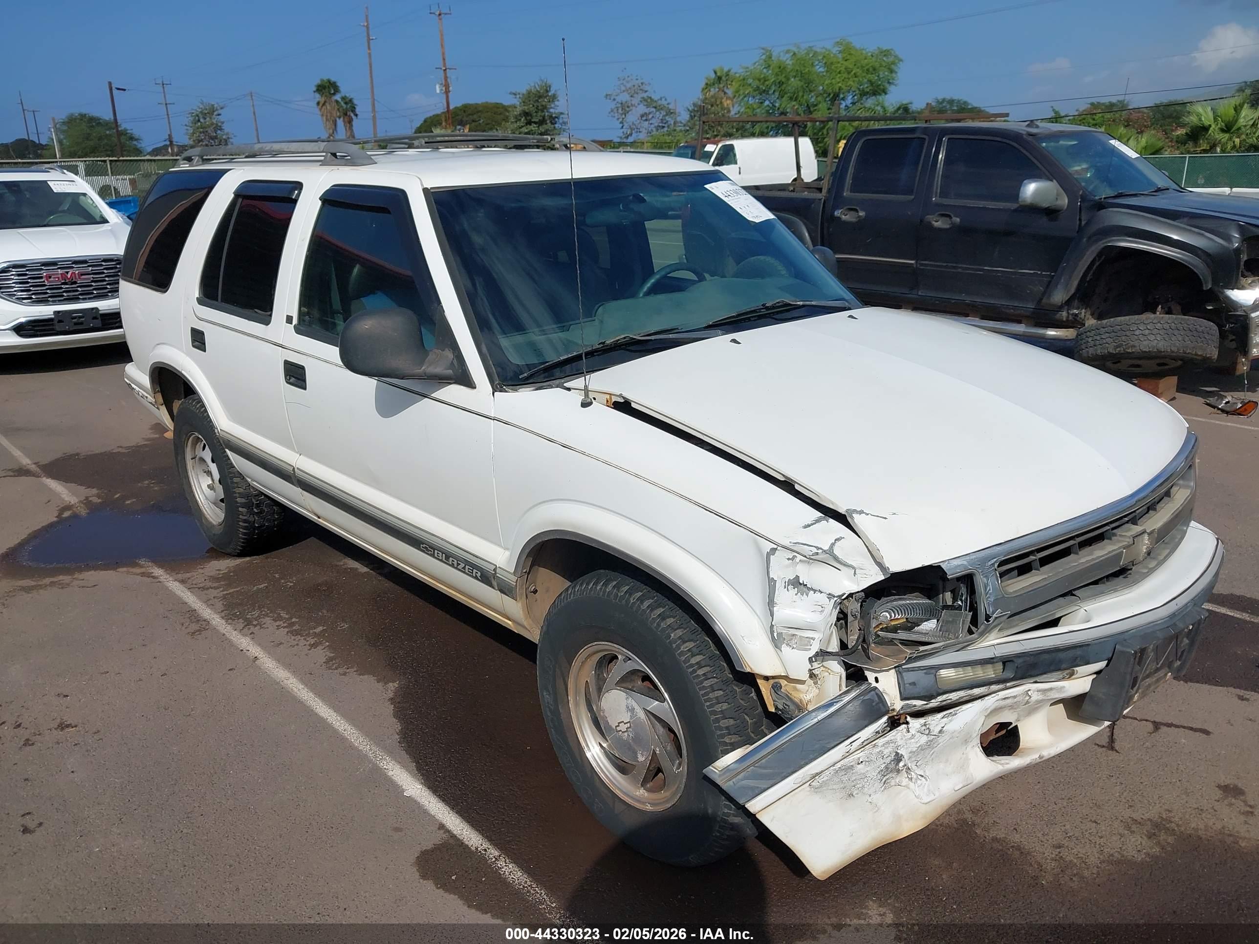 CHEVROLET BLAZER image 6
