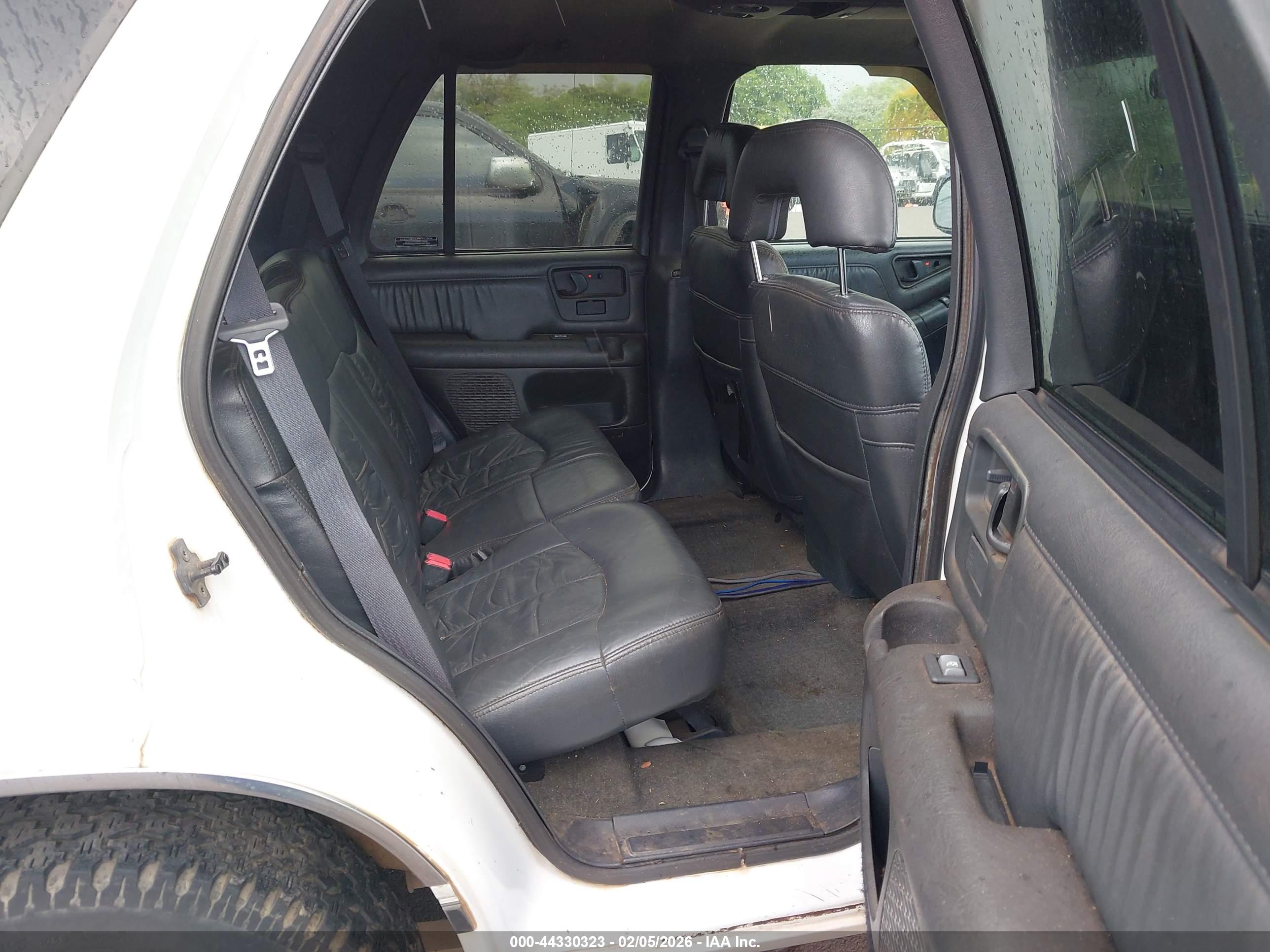 CHEVROLET BLAZER image 8