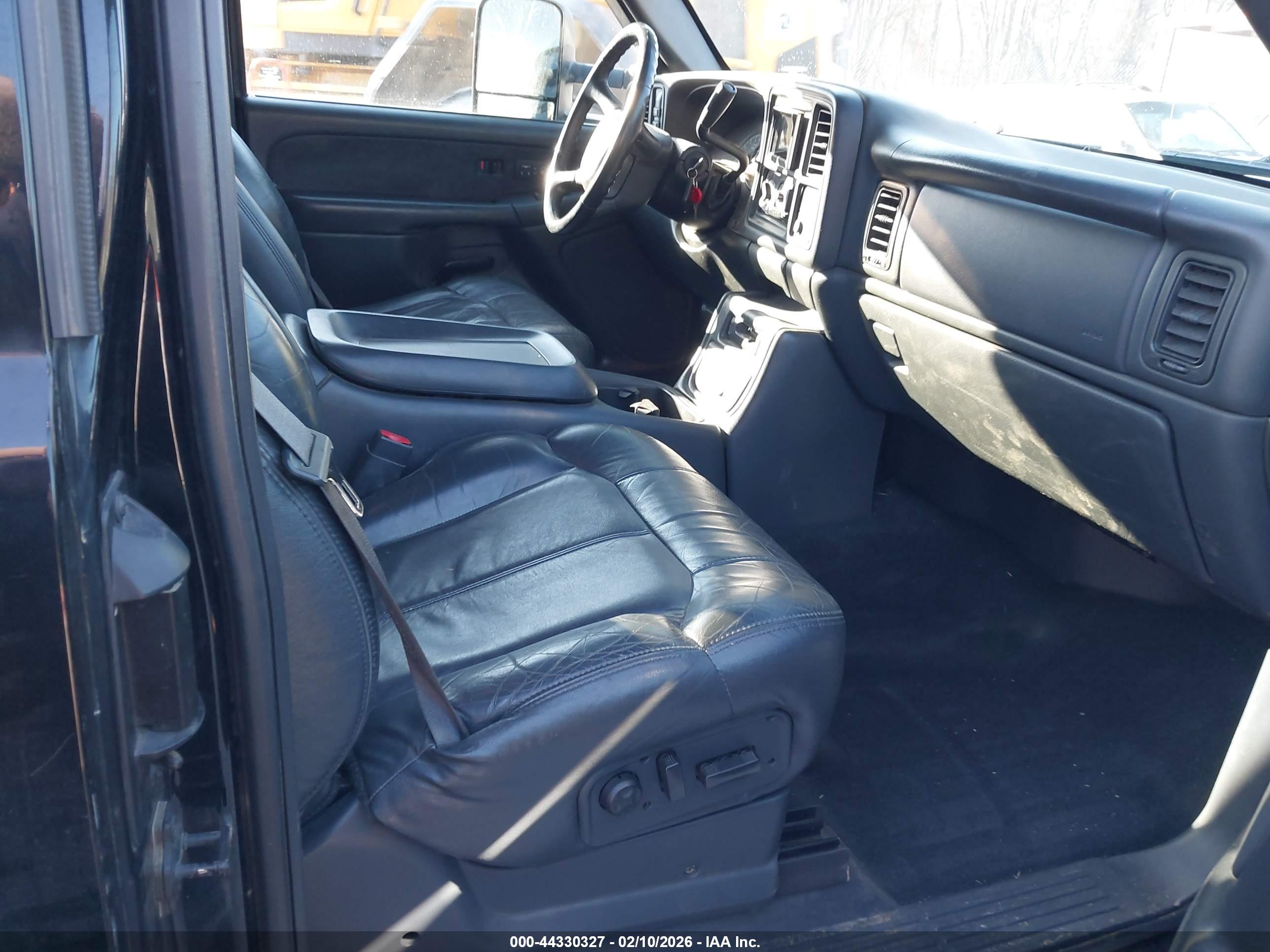 CHEVROLET SILVERADO image 8