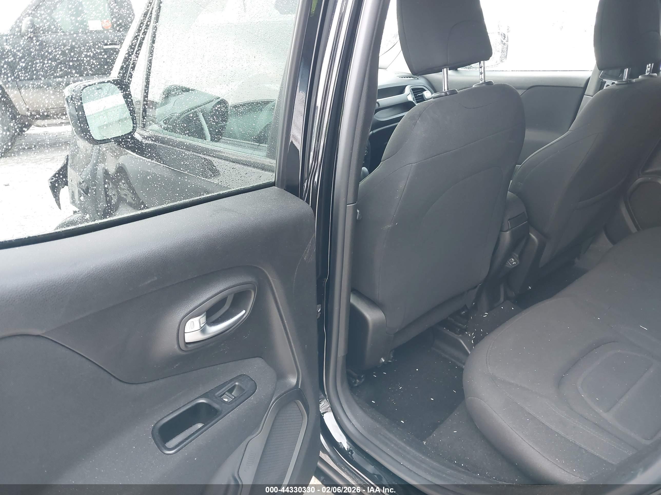 JEEP RENEGADE image 8