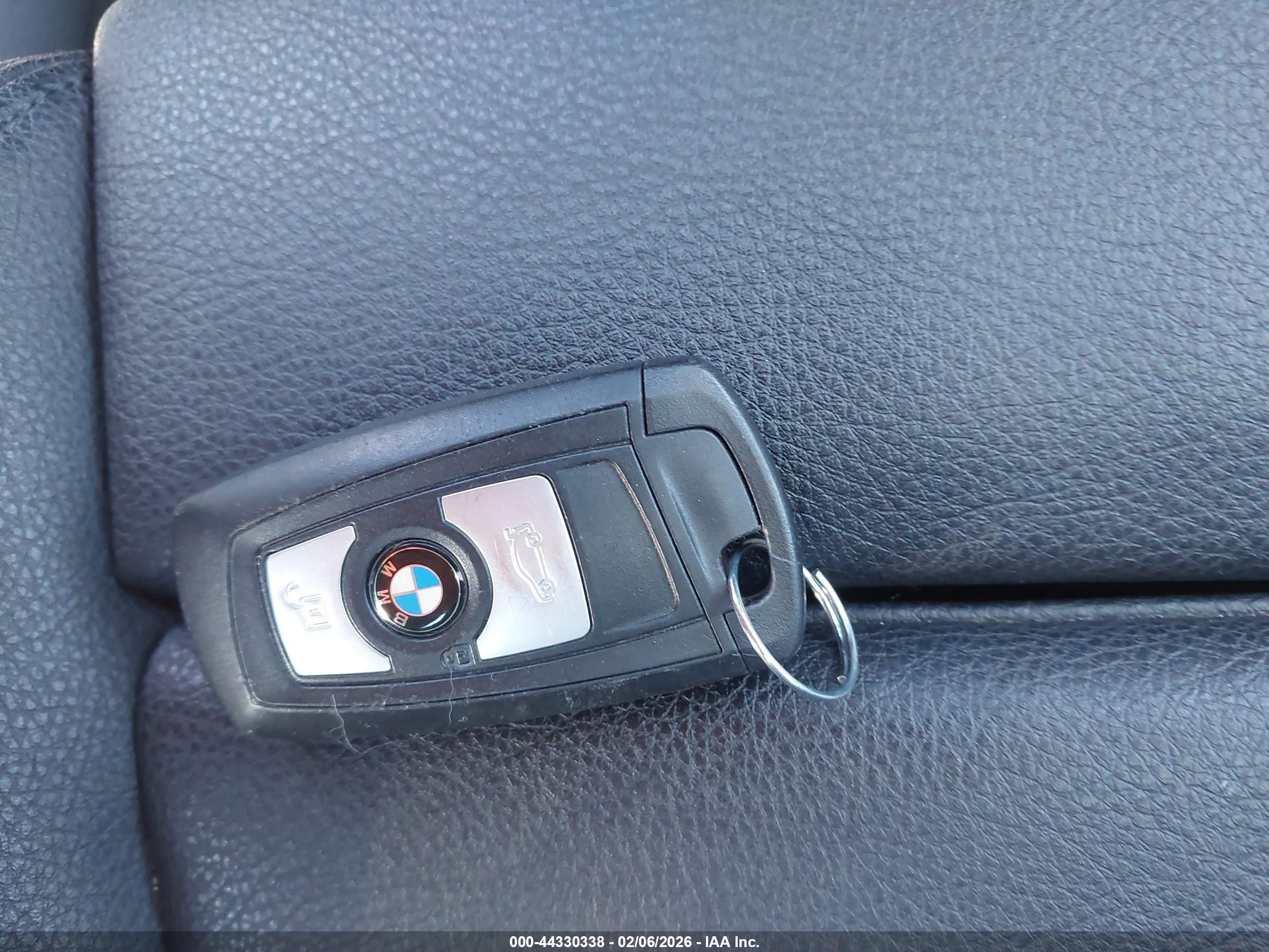 BMW 320I image 11