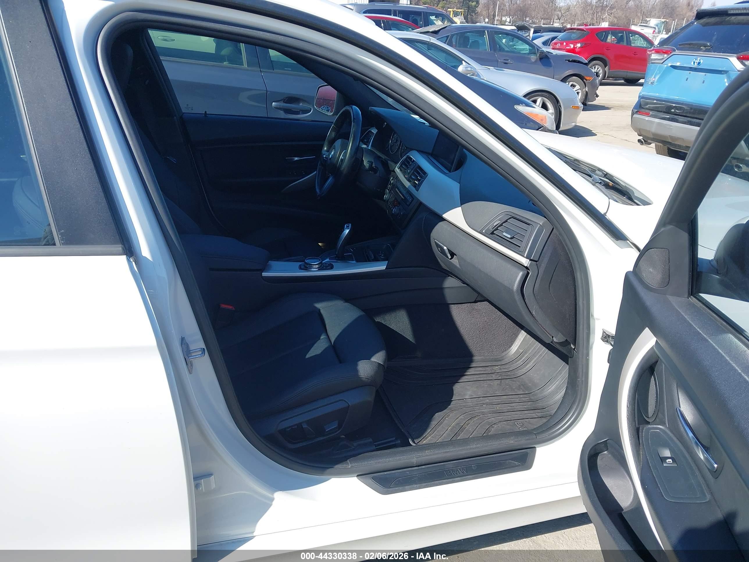 BMW 320I image 5