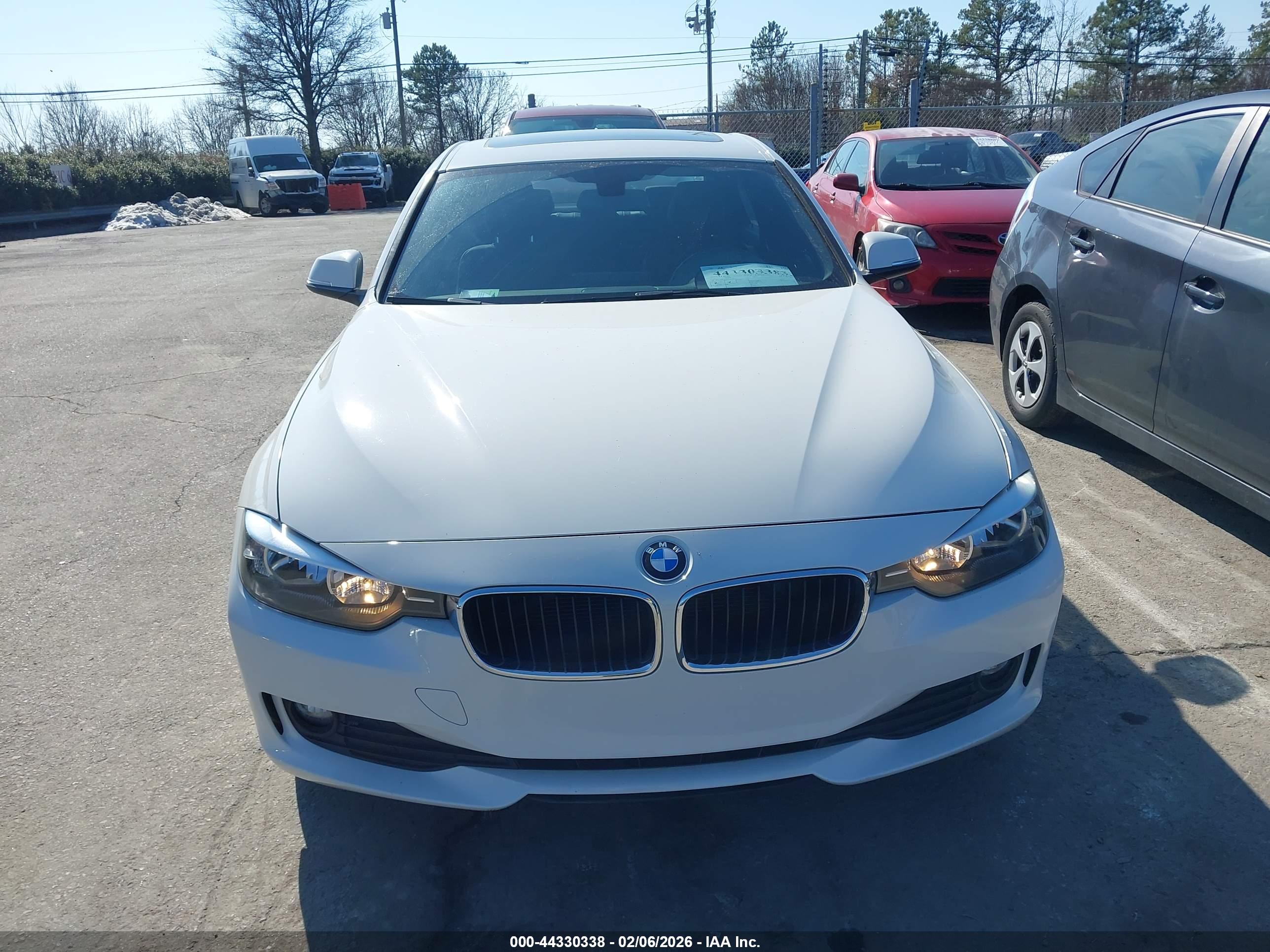 BMW 320I image 6