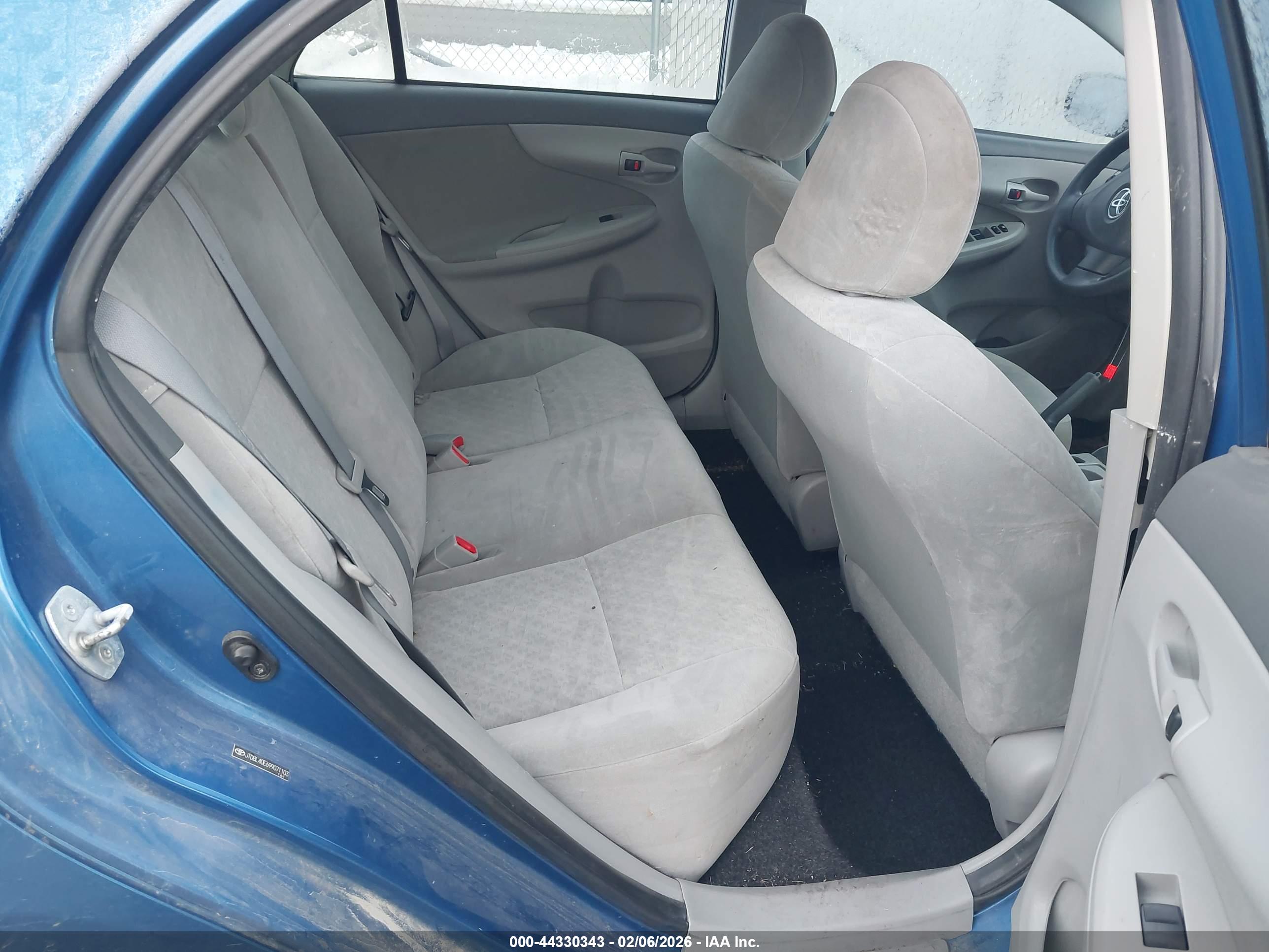 TOYOTA COROLLA image 8
