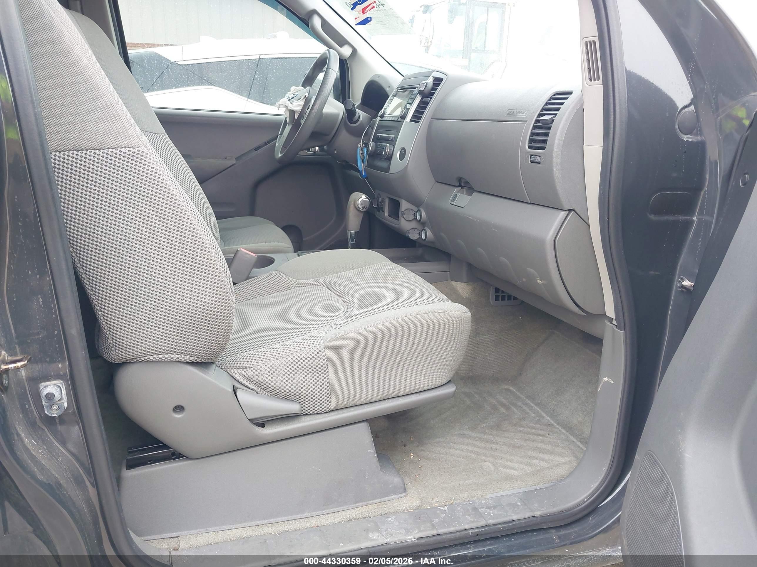 NISSAN FRONTIER image 5