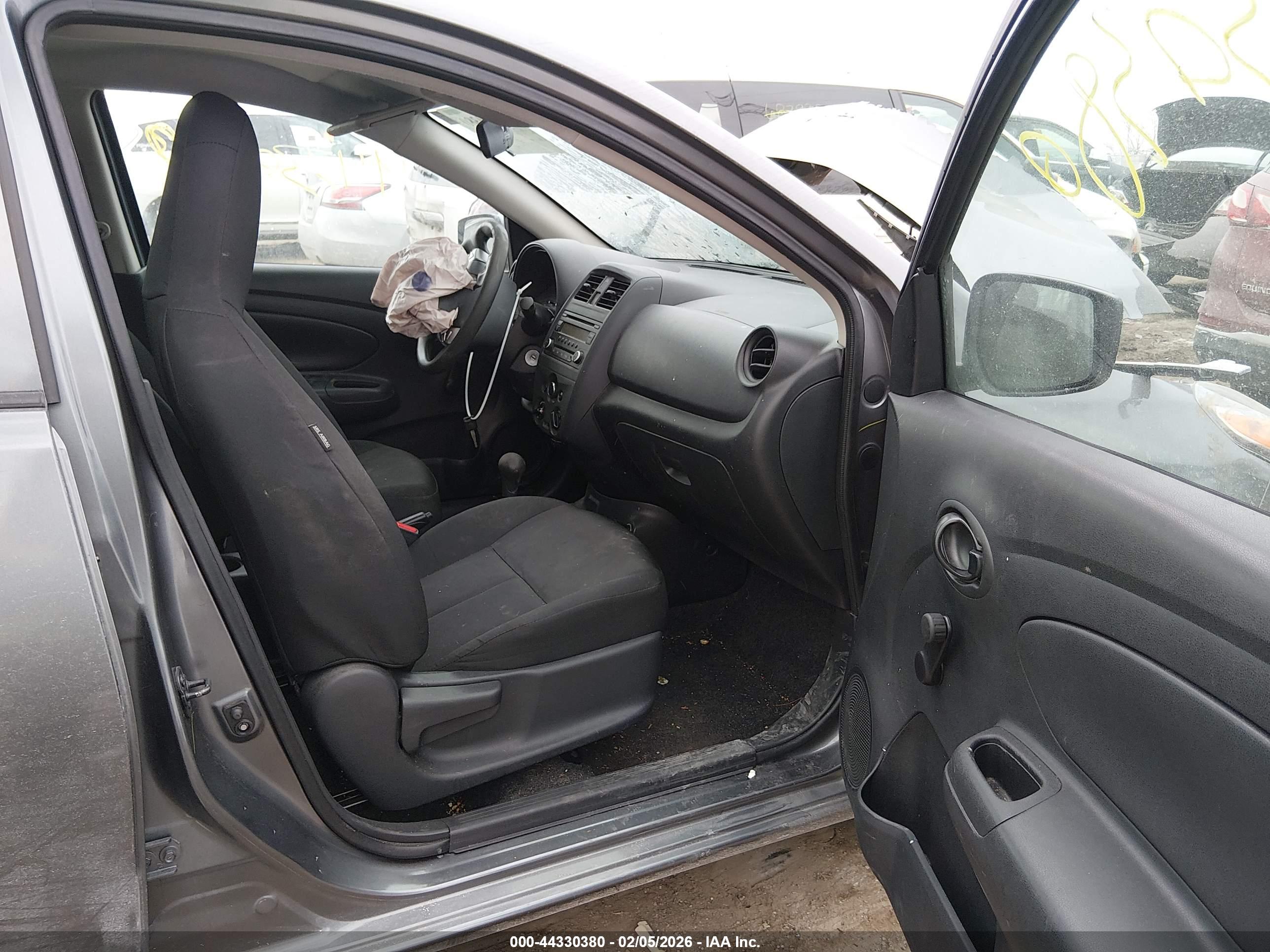 NISSAN VERSA image 5