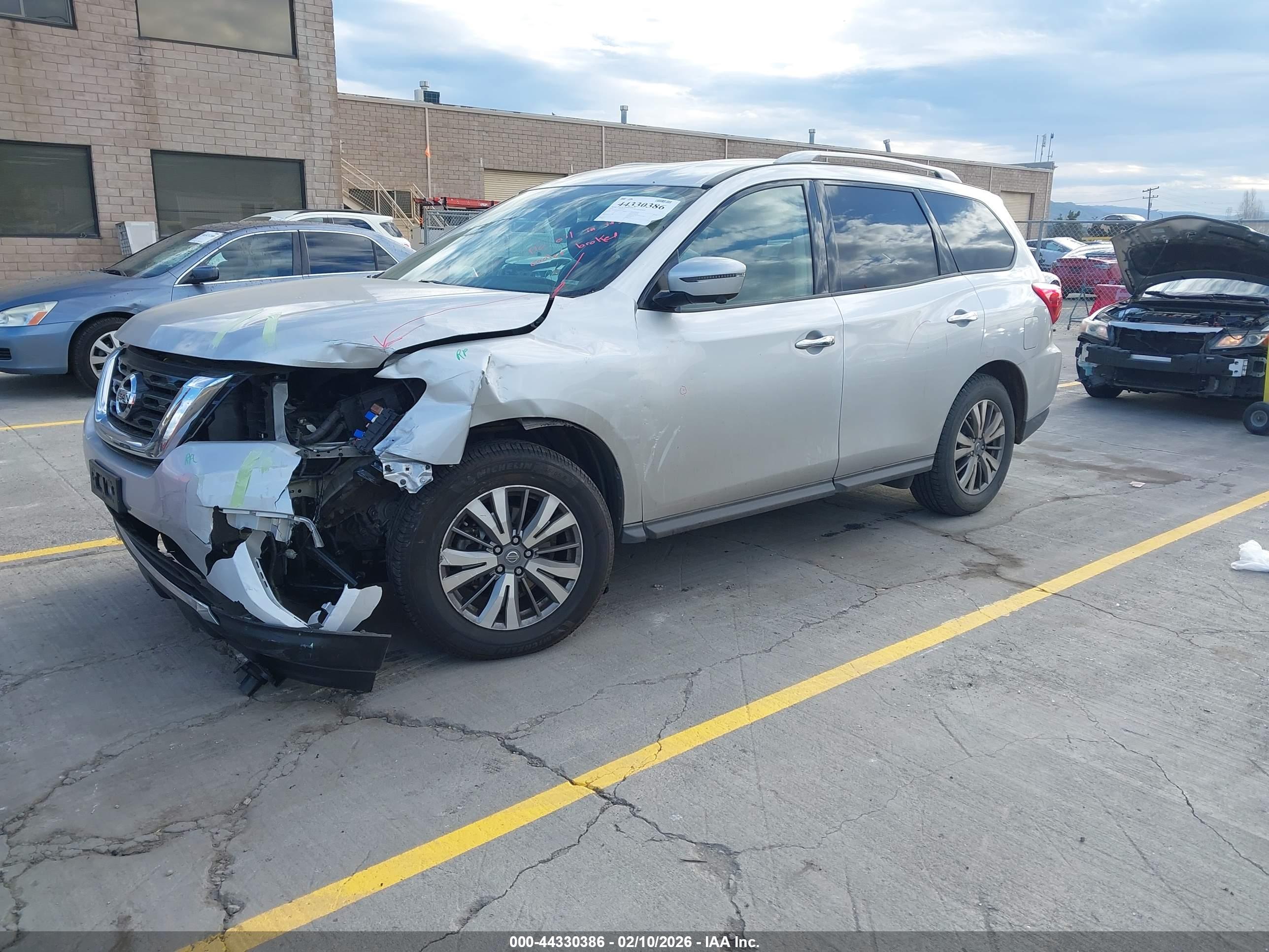 NISSAN PATHFINDER image 2