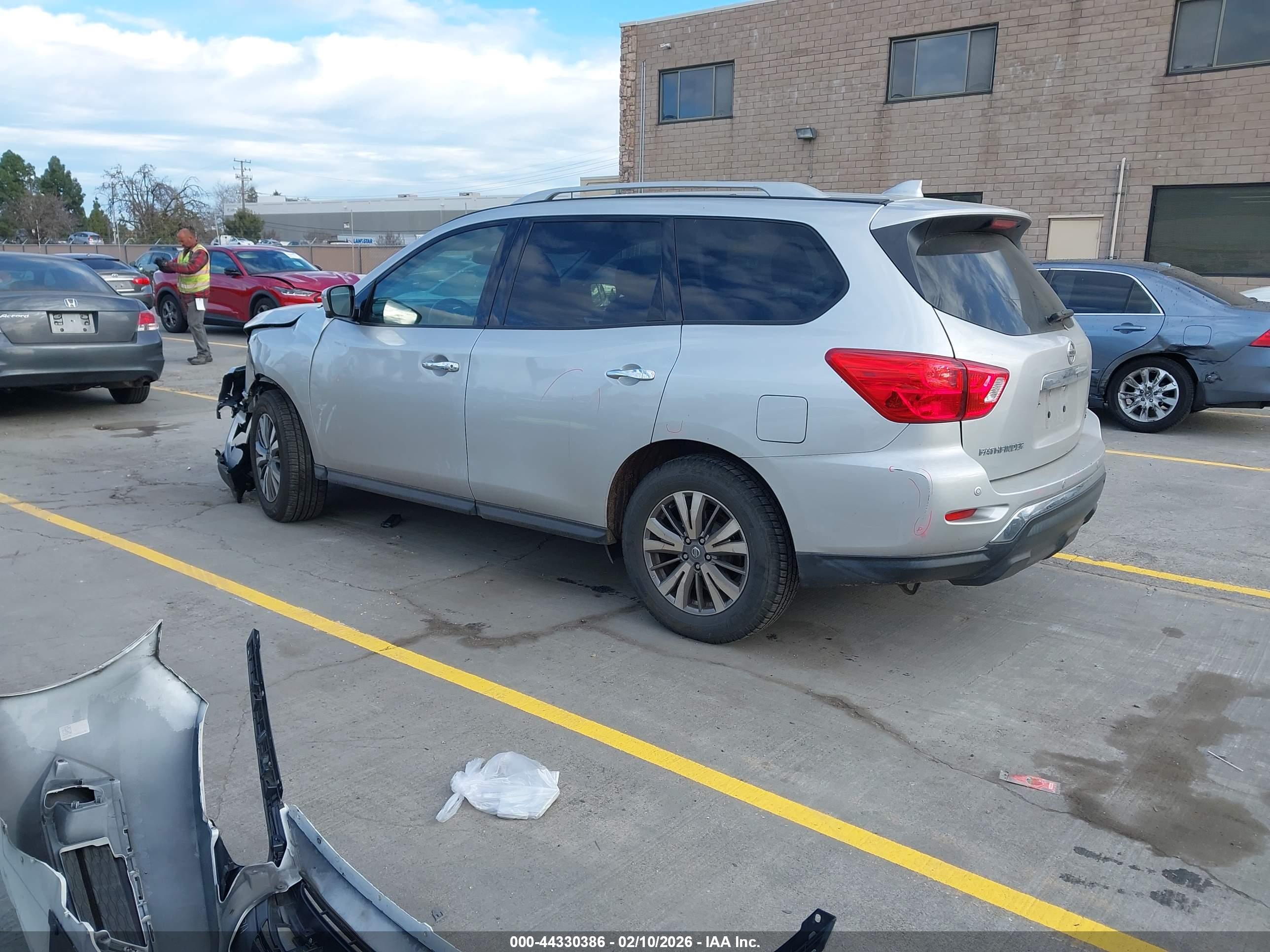 NISSAN PATHFINDER image 3