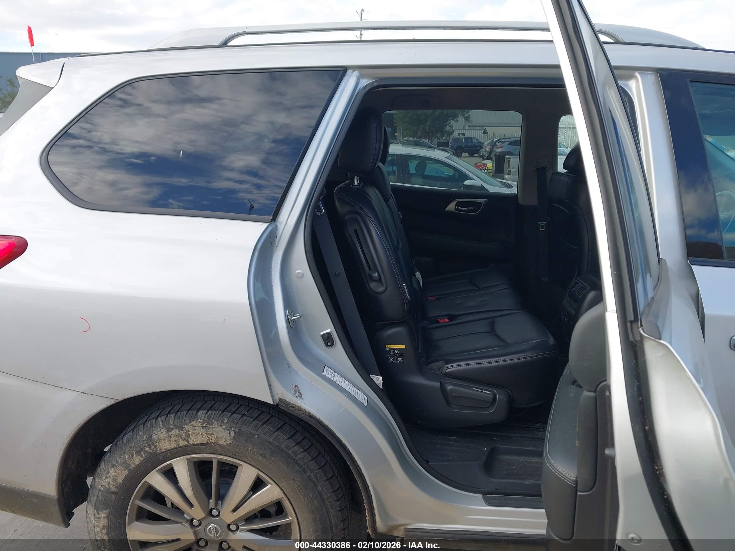 NISSAN PATHFINDER image 8
