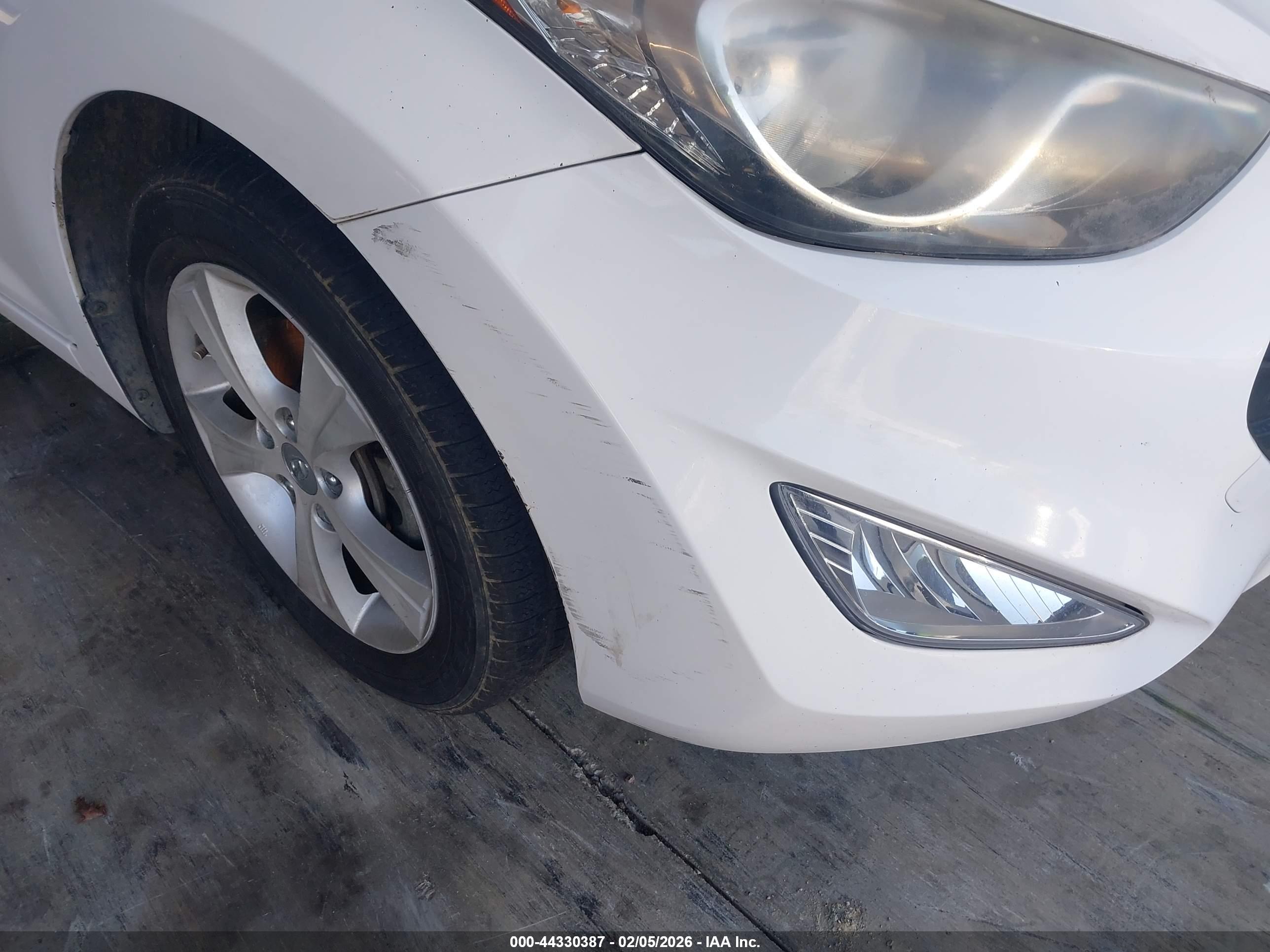 HYUNDAI ELANTRA image 6