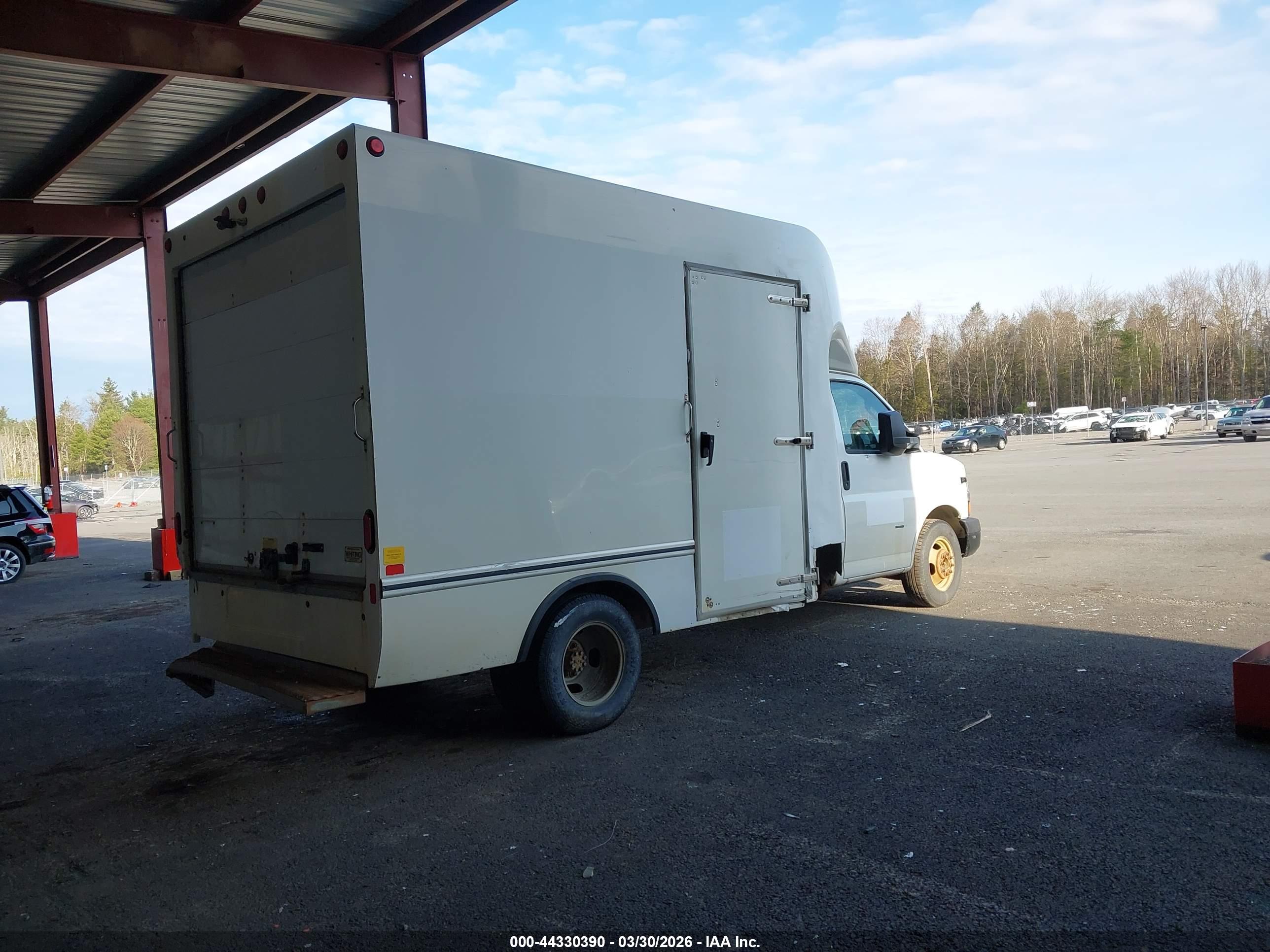 CHEVROLET EXPRESS image 4