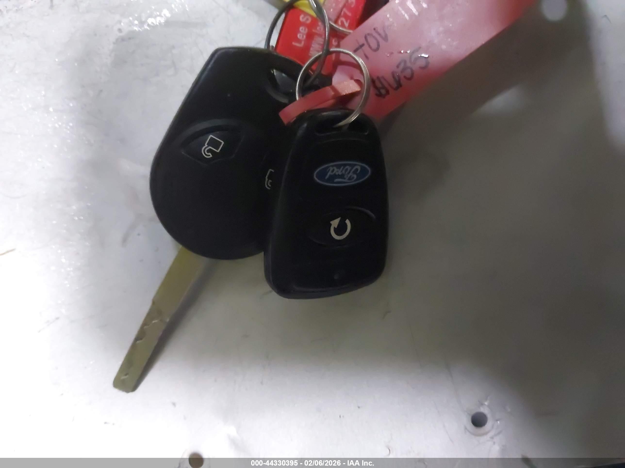 FORD ESCAPE image 11