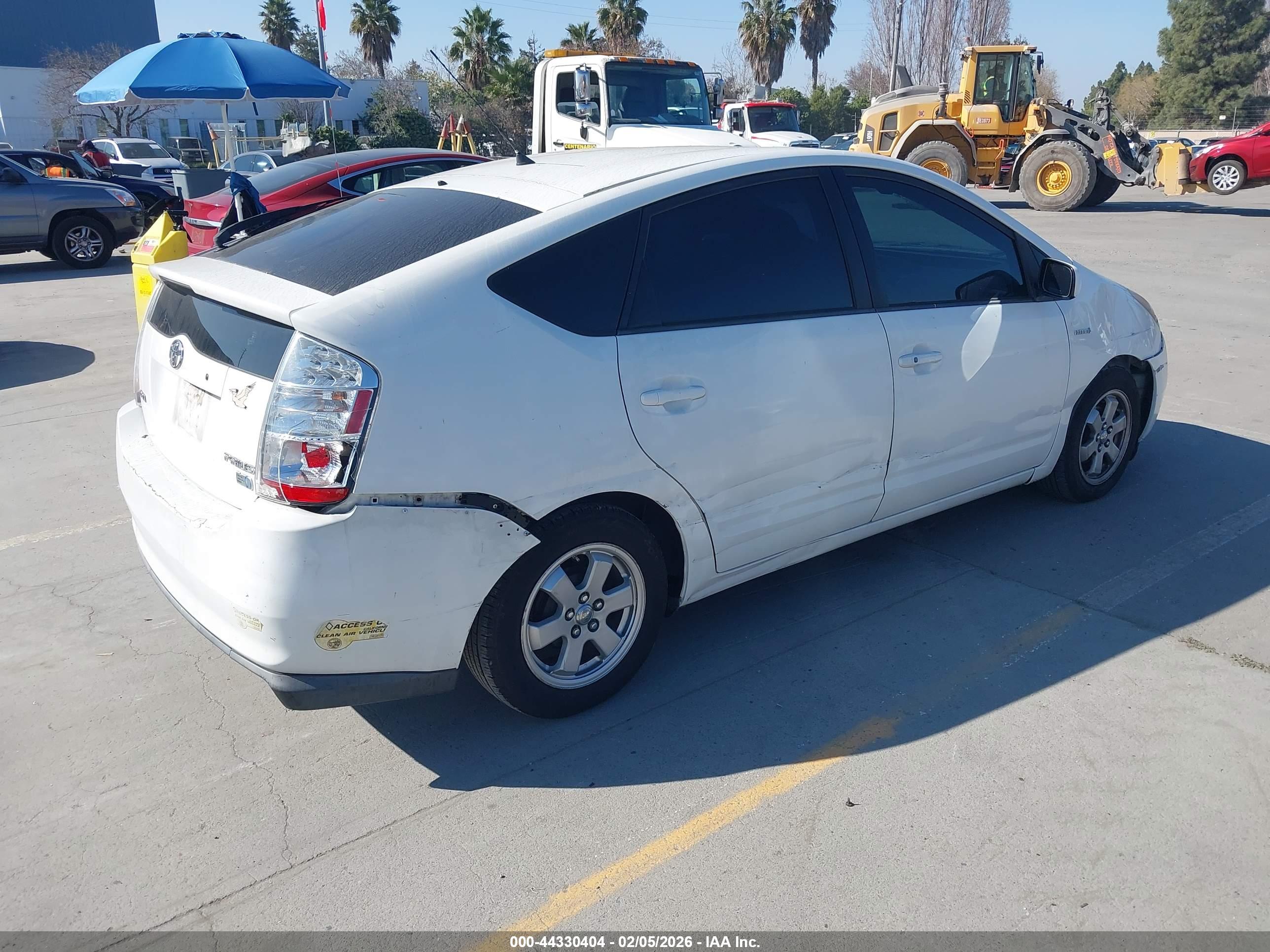 TOYOTA PRIUS image 4
