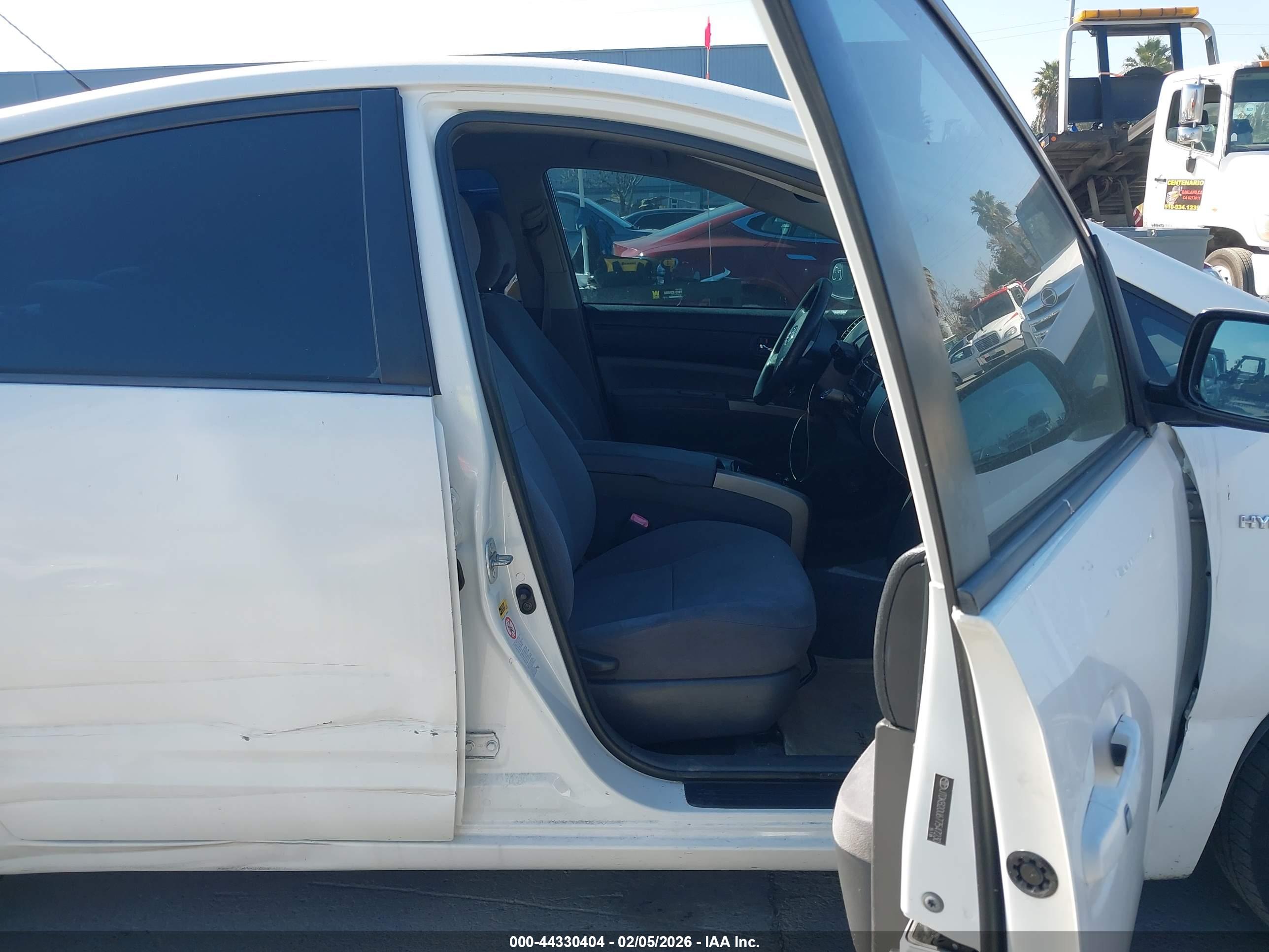 TOYOTA PRIUS image 5