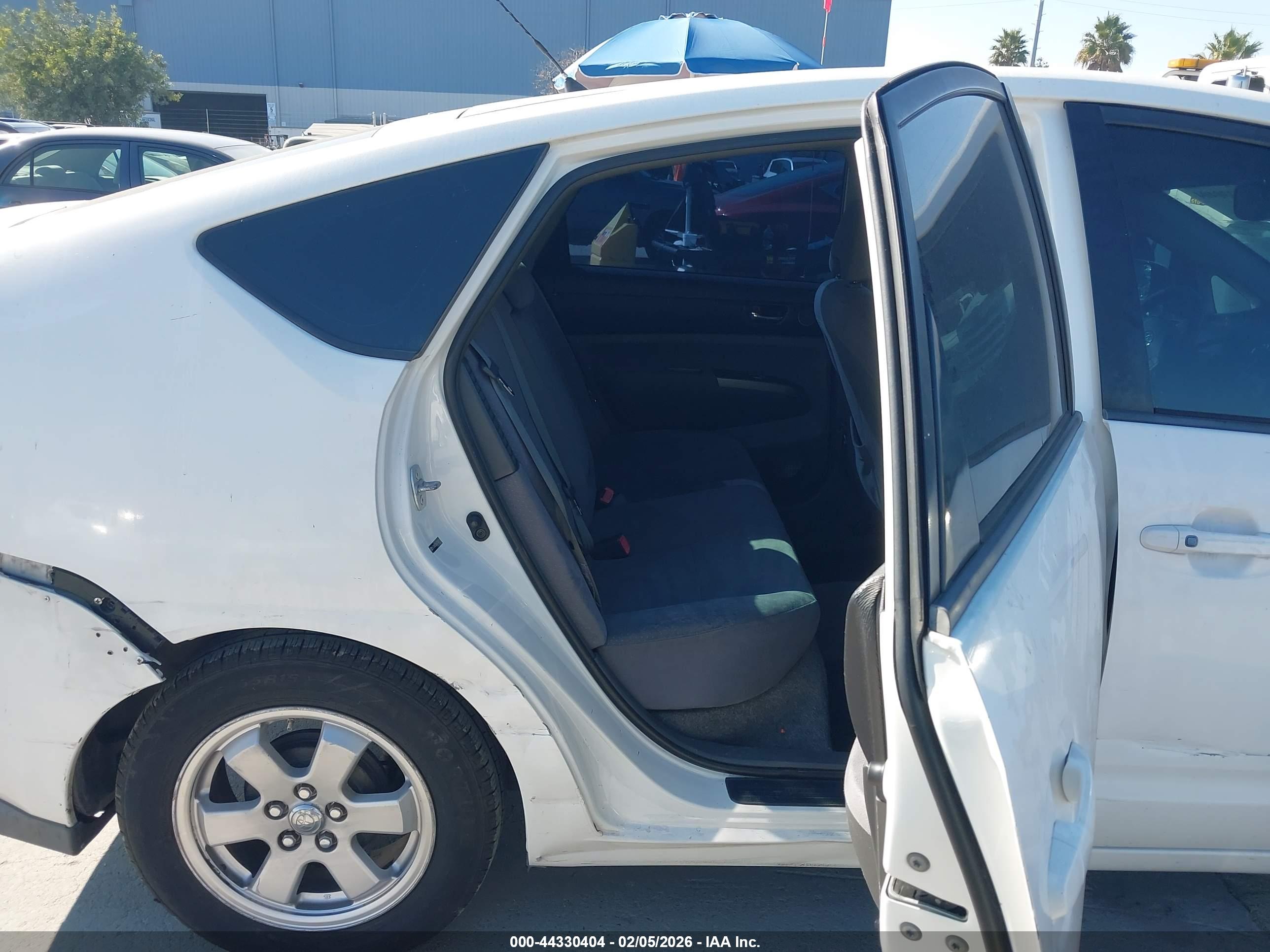 TOYOTA PRIUS image 8