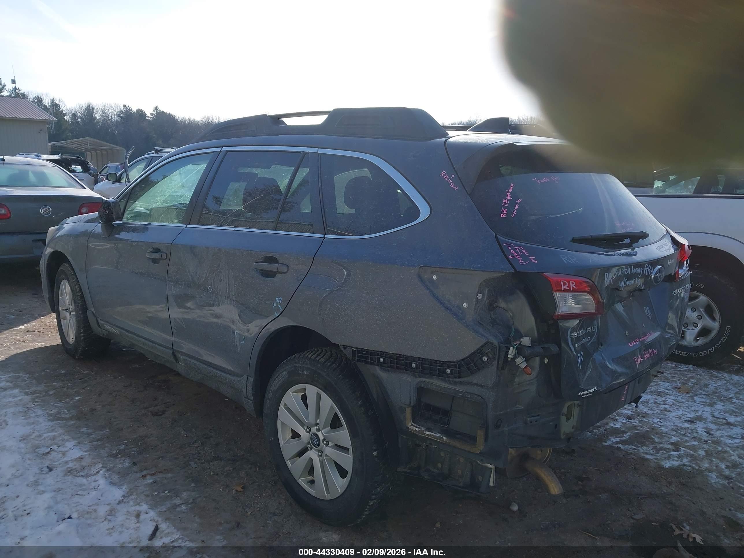 SUBARU OUTBACK image 3
