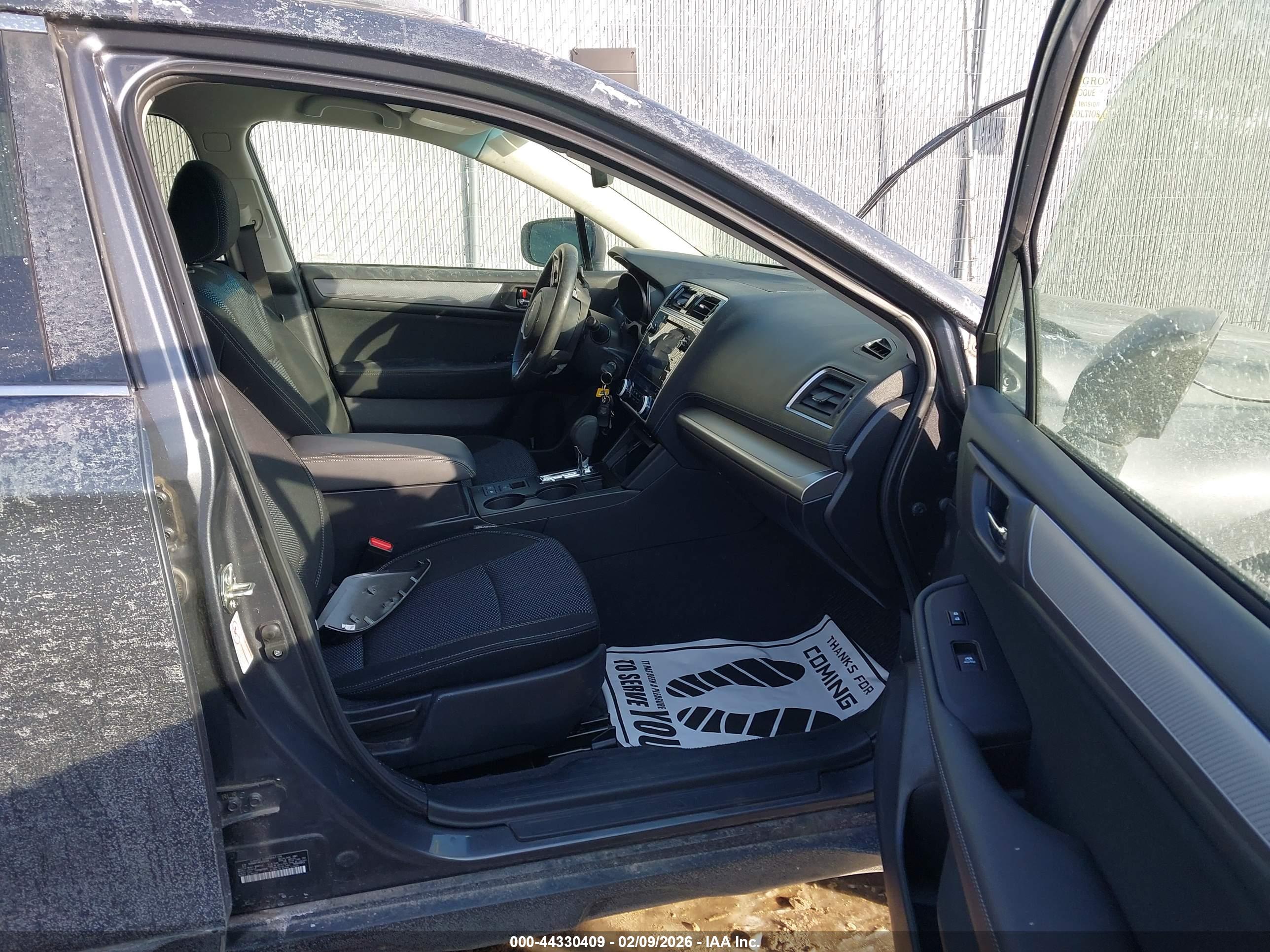 SUBARU OUTBACK image 5