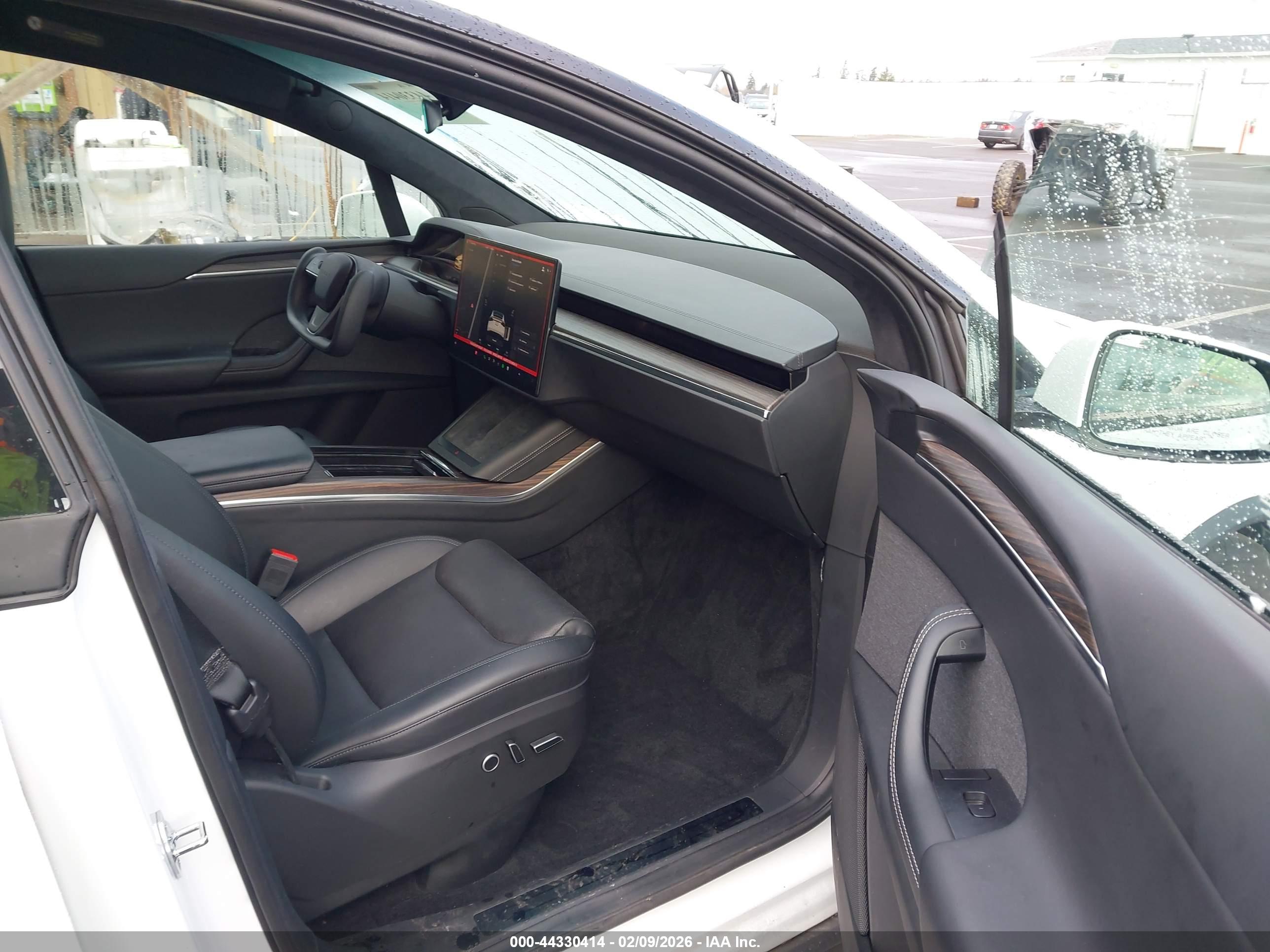 TESLA MODEL image 5