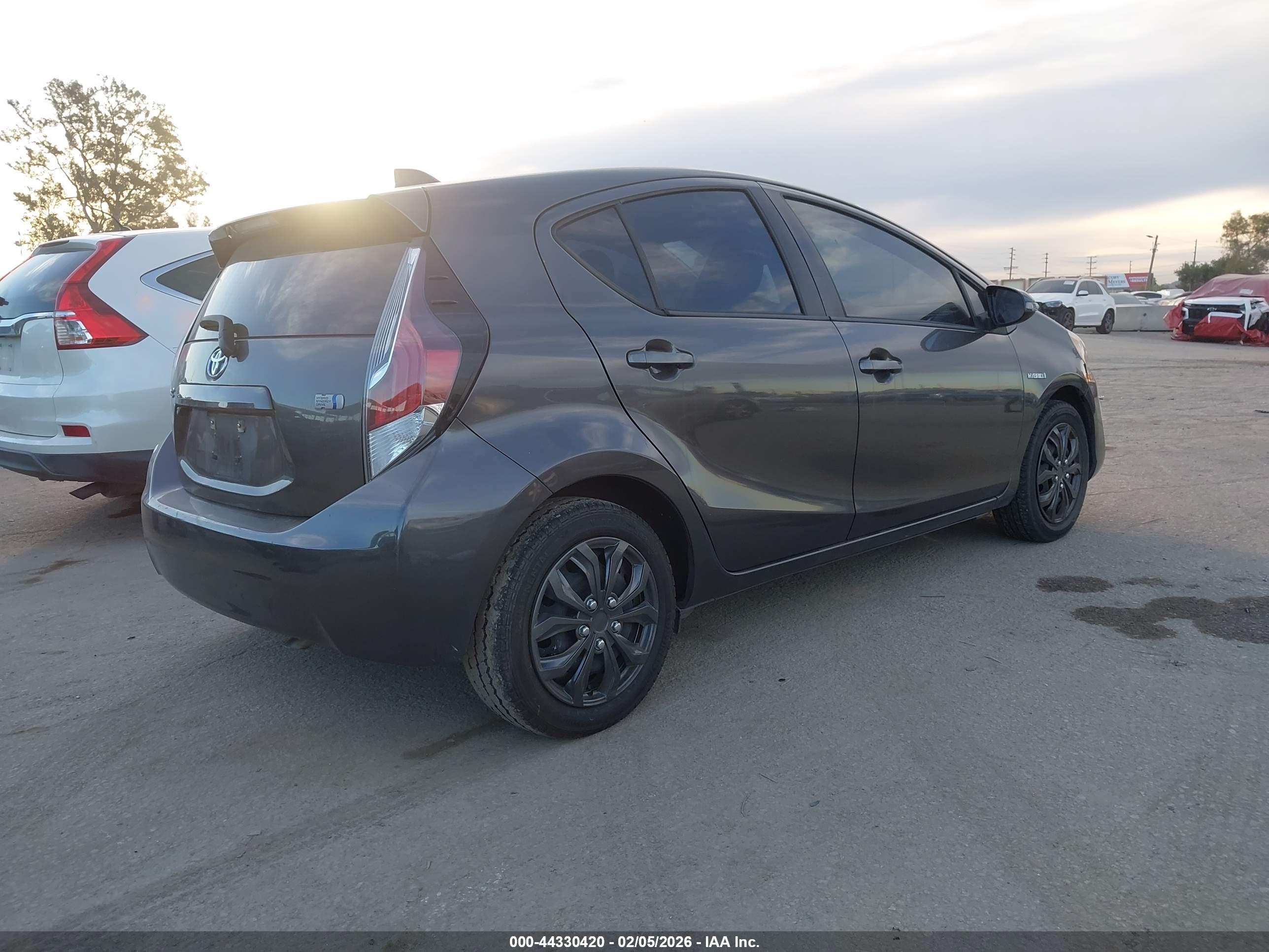 TOYOTA PRIUS image 4