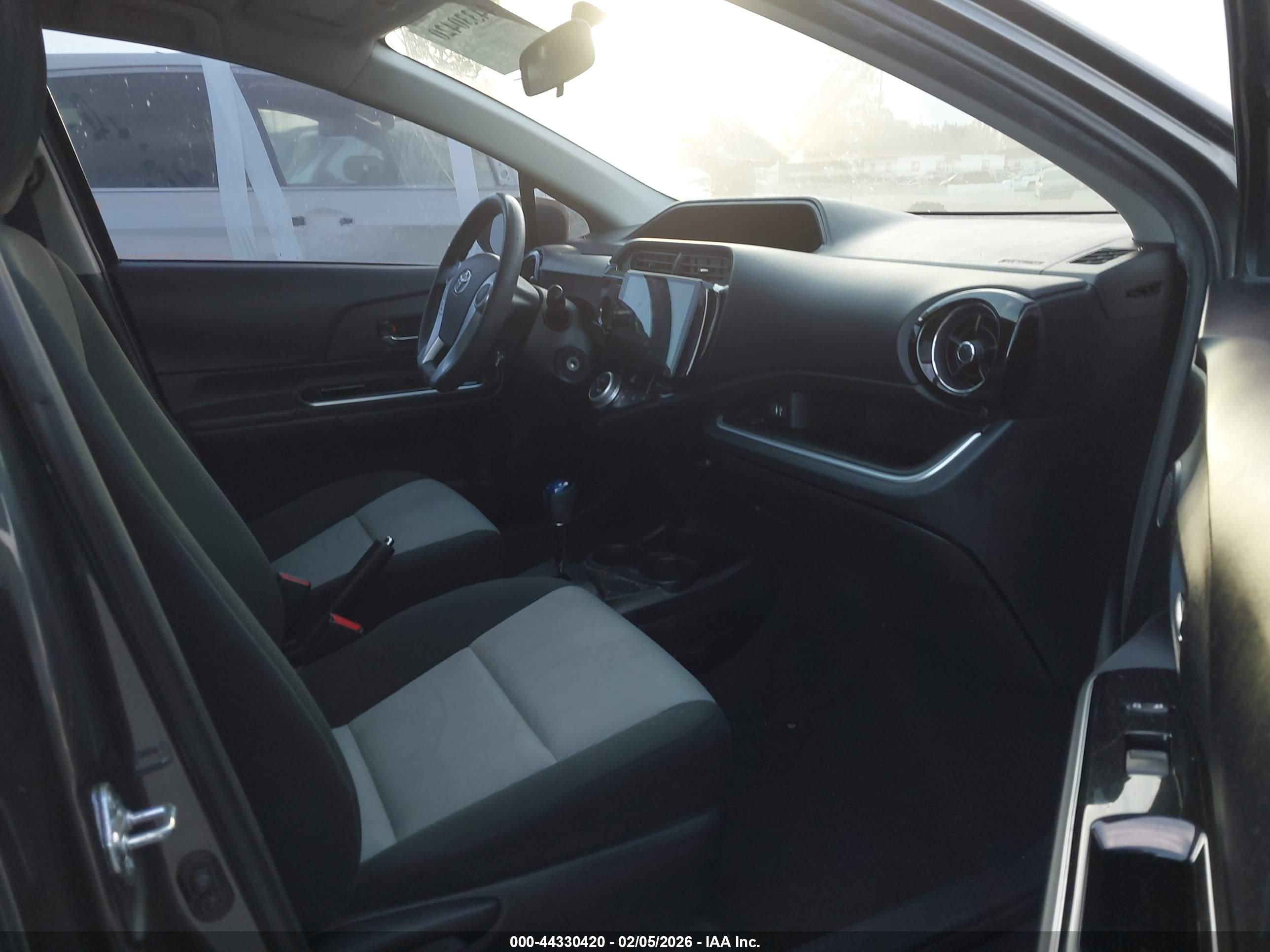 TOYOTA PRIUS image 5