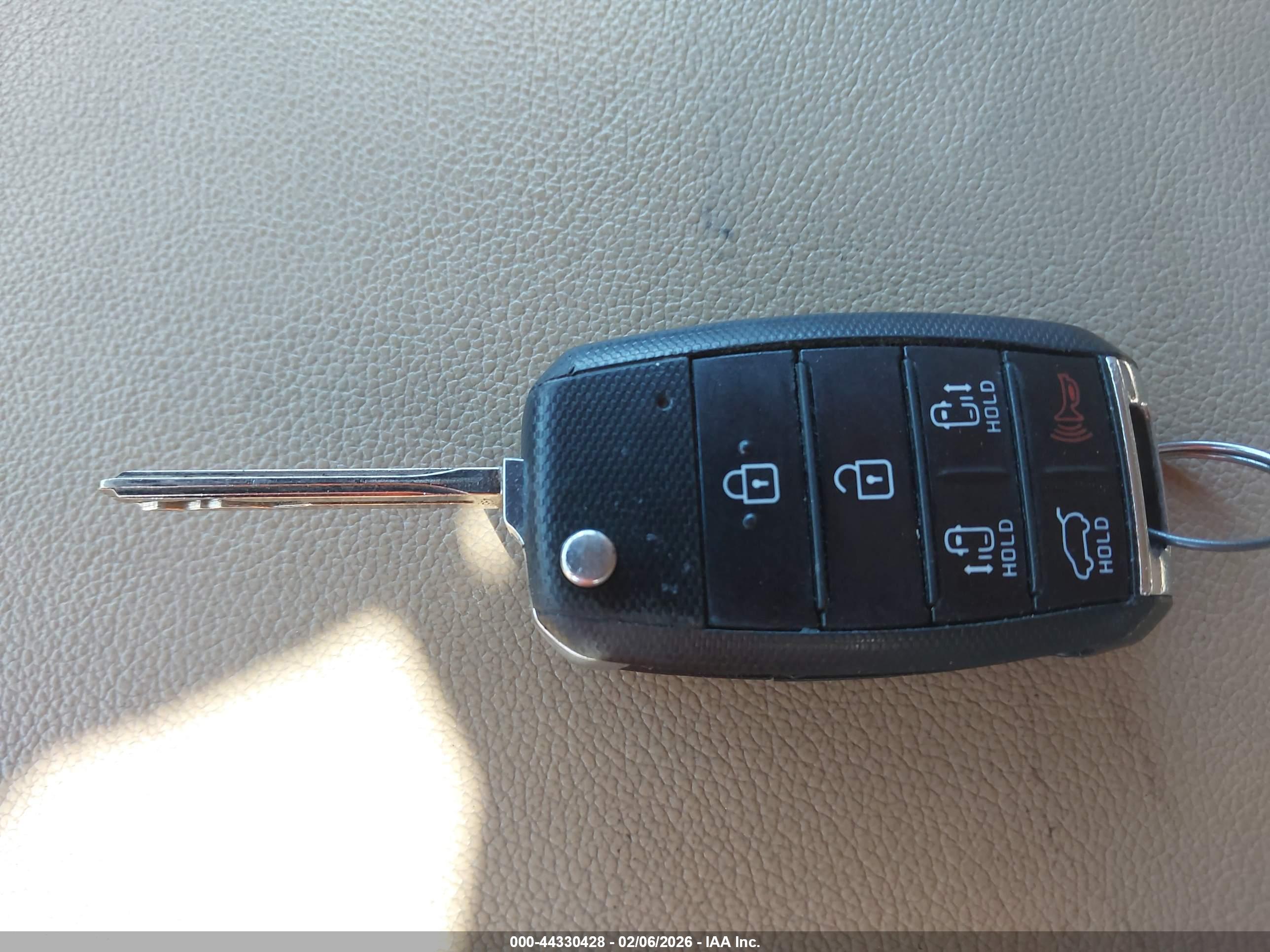 KIA SEDONA image 11