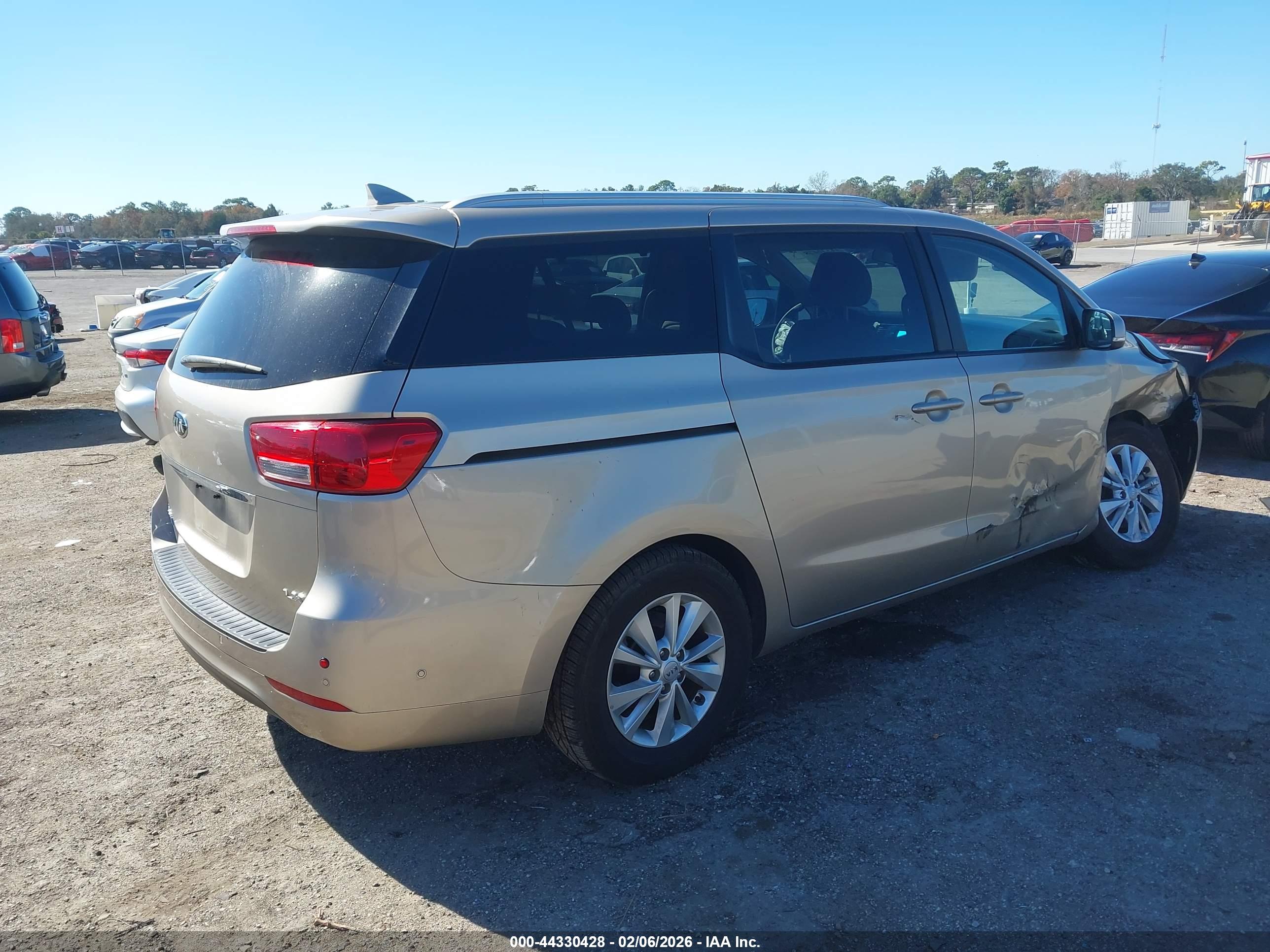 KIA SEDONA image 4