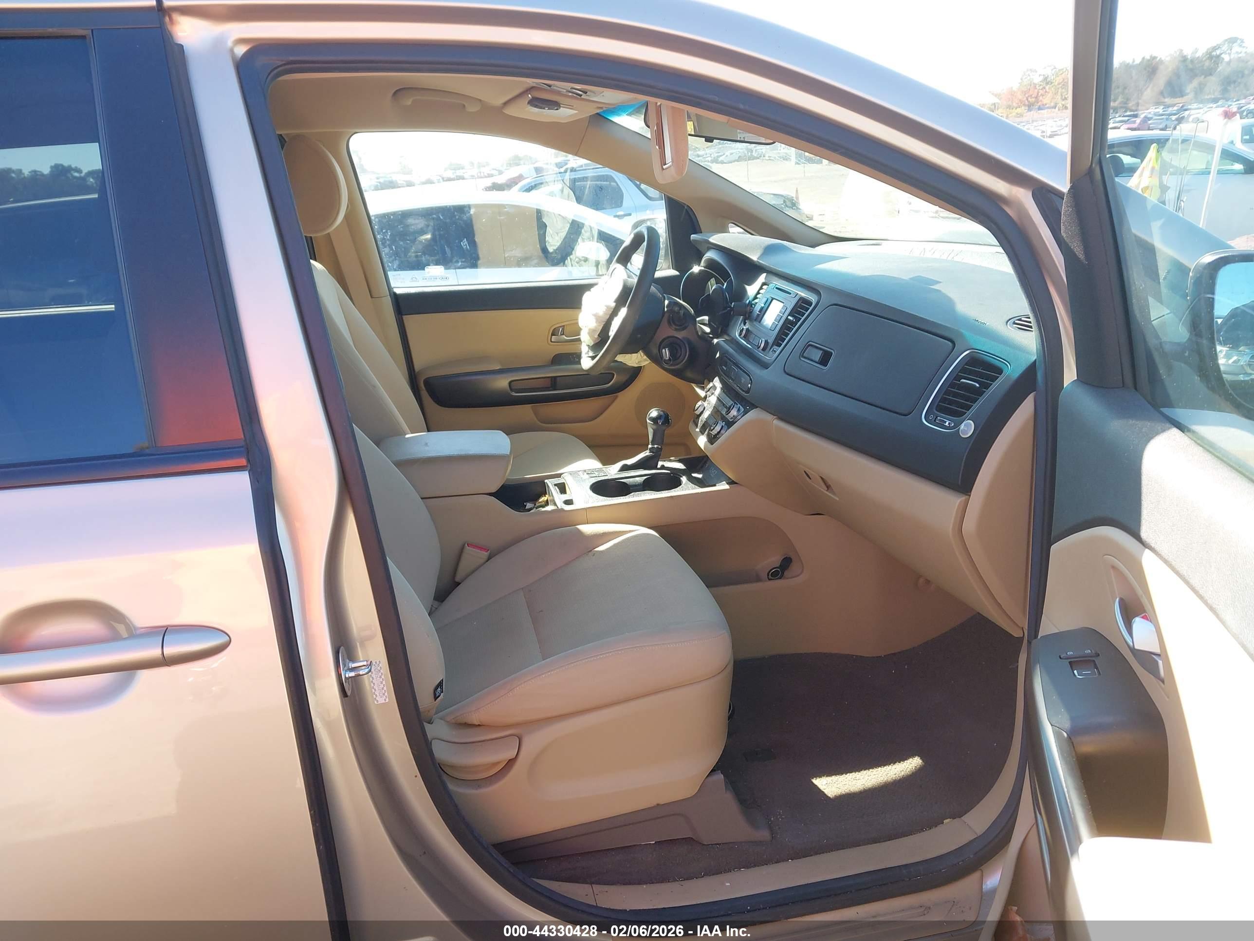 KIA SEDONA image 5