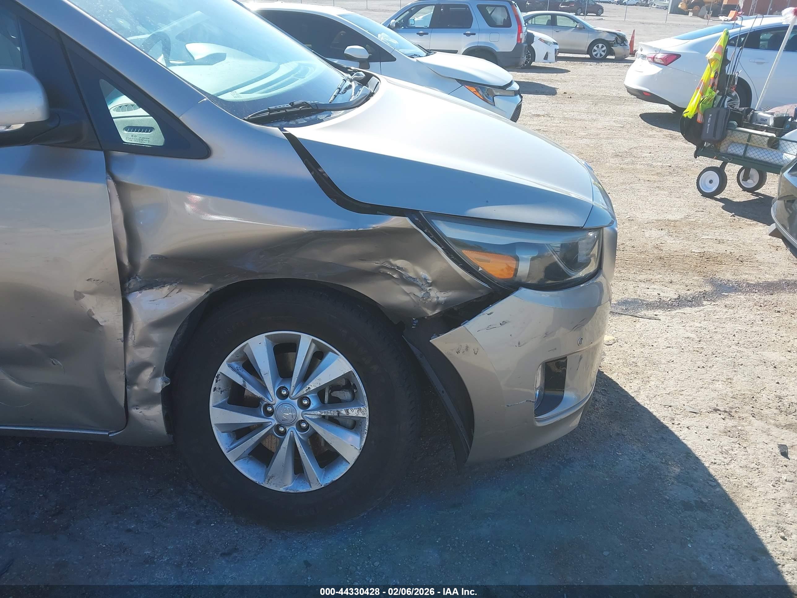 KIA SEDONA image 6