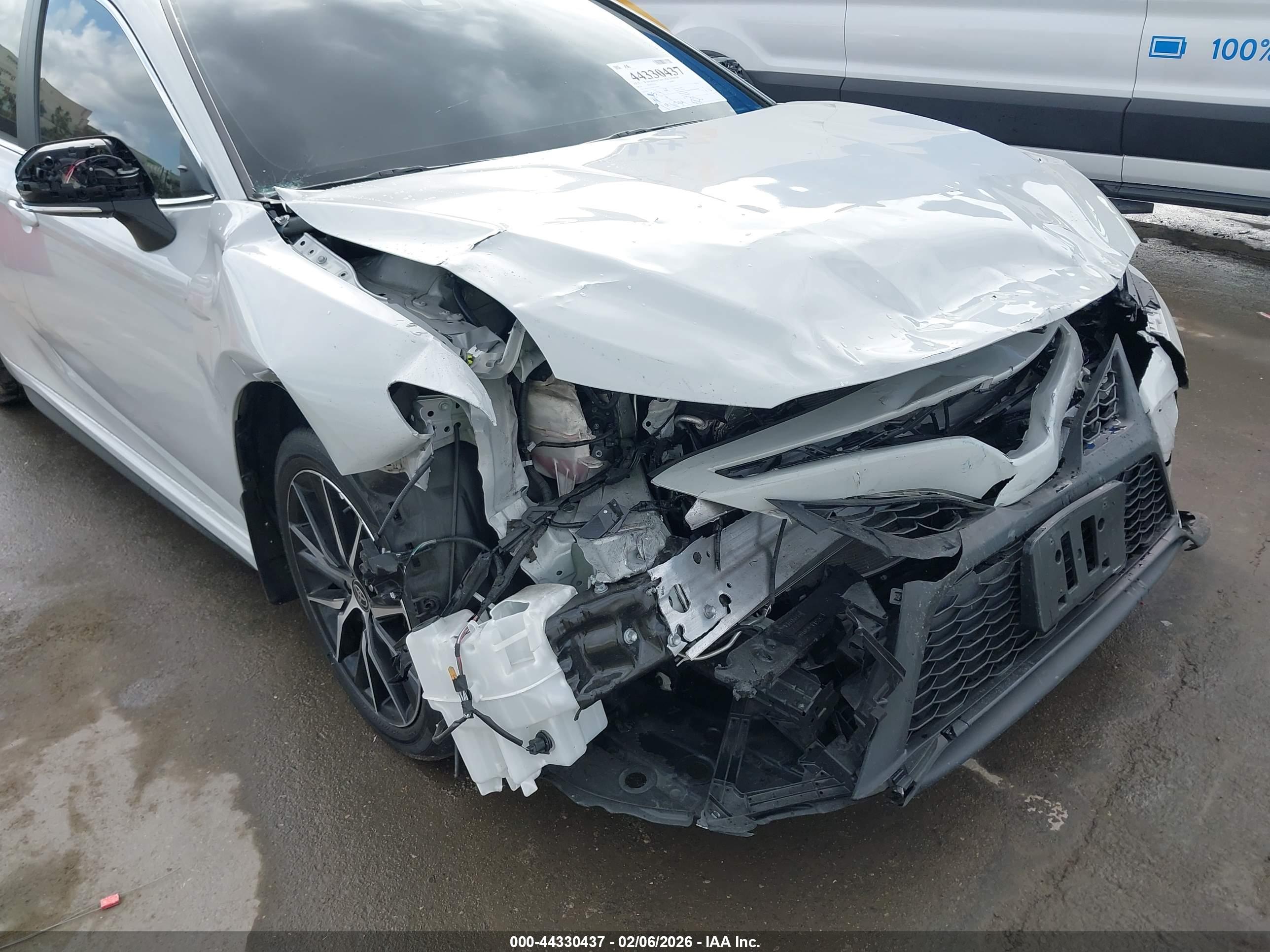 TOYOTA CAMRY image 6