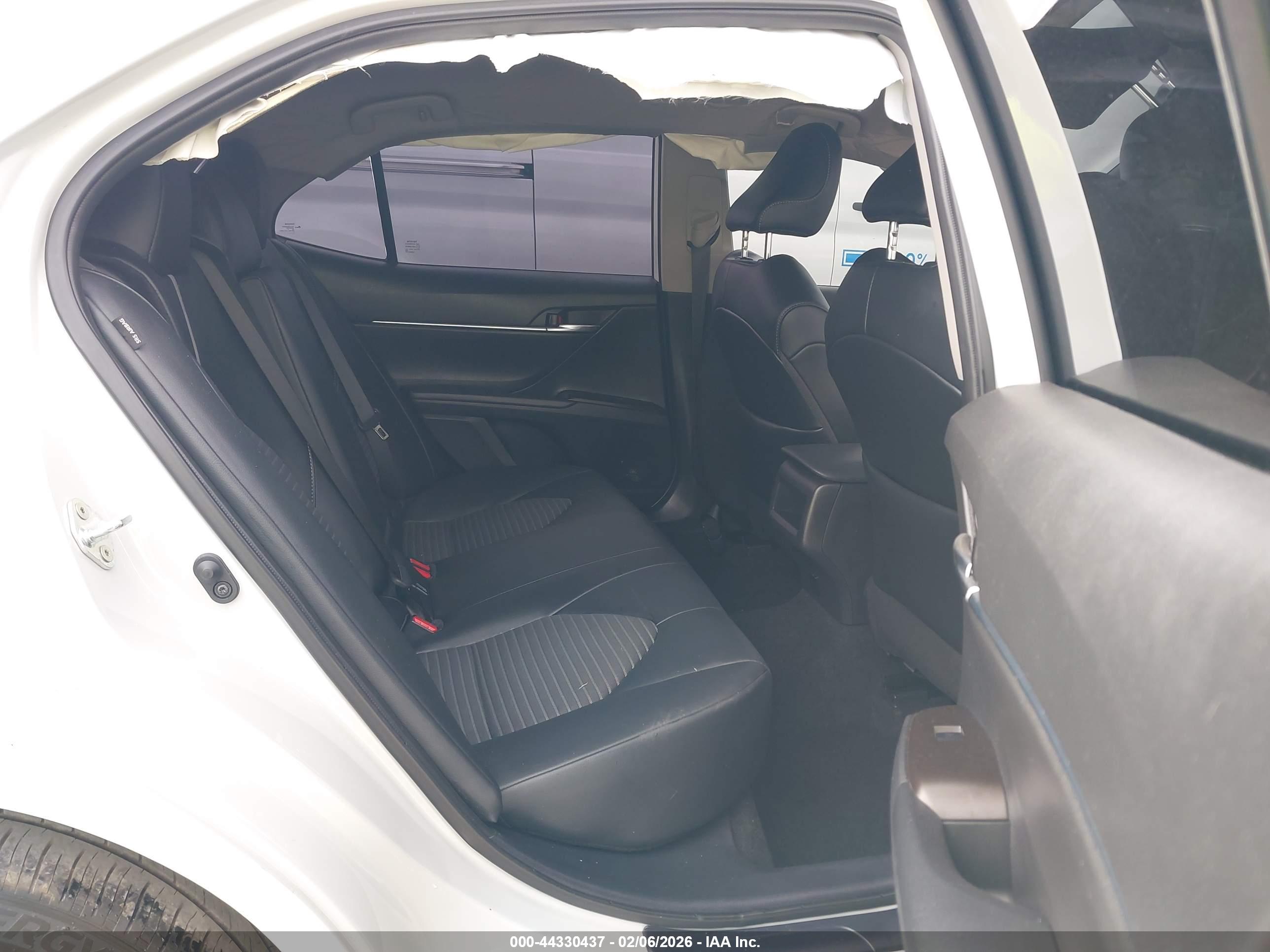 TOYOTA CAMRY image 8