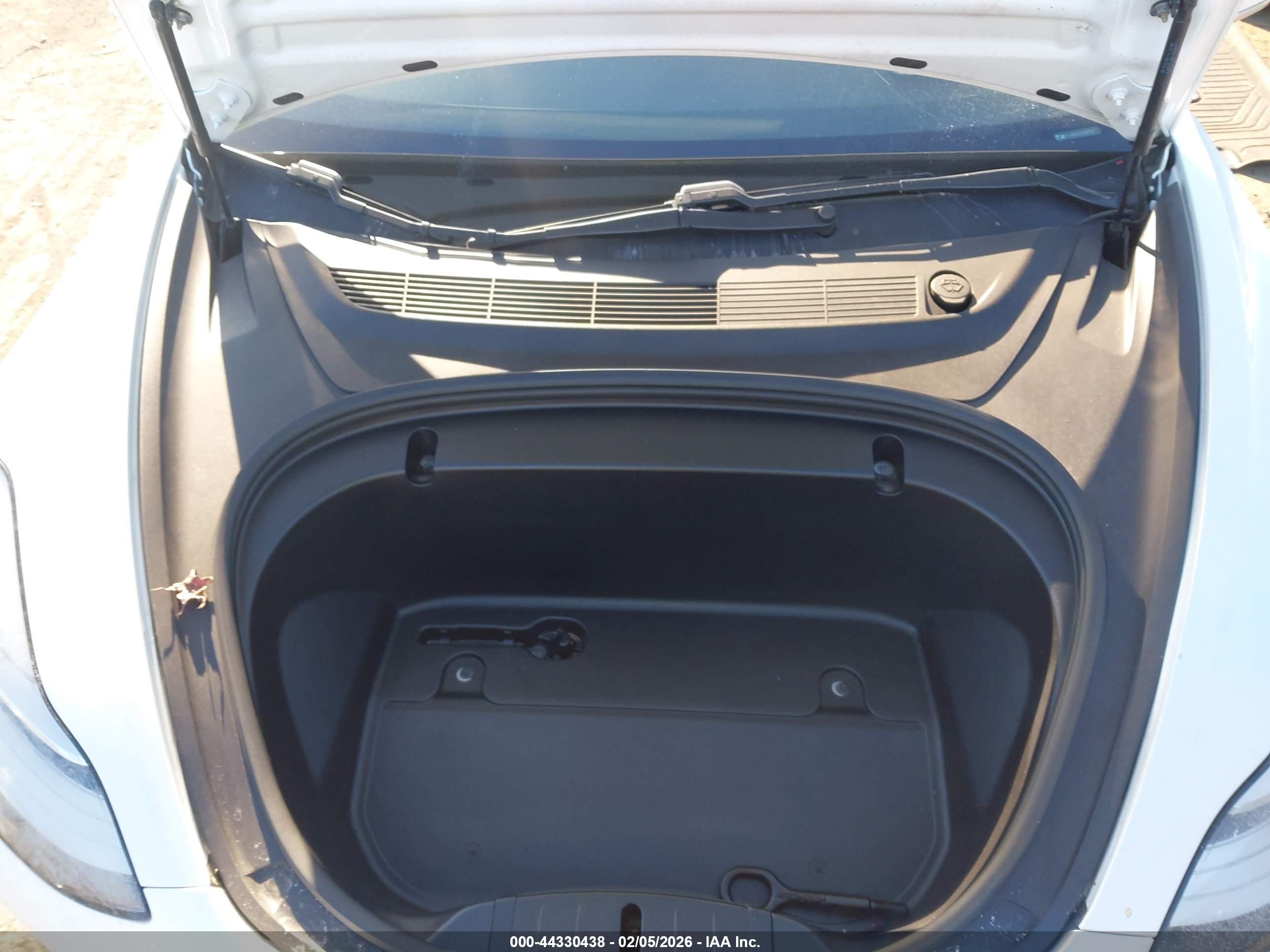 TESLA MODEL image 10