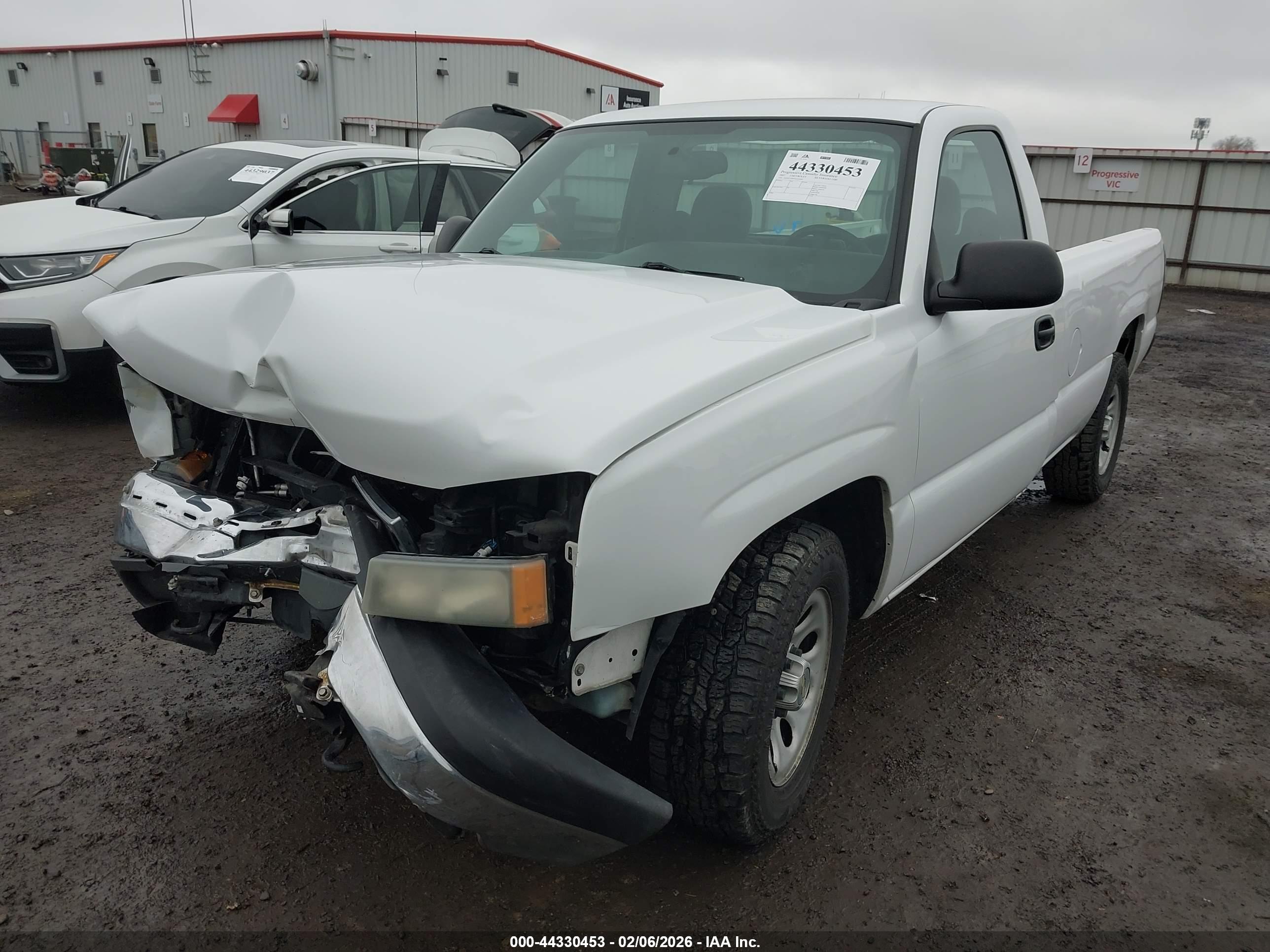 CHEVROLET SILVERADO image 2