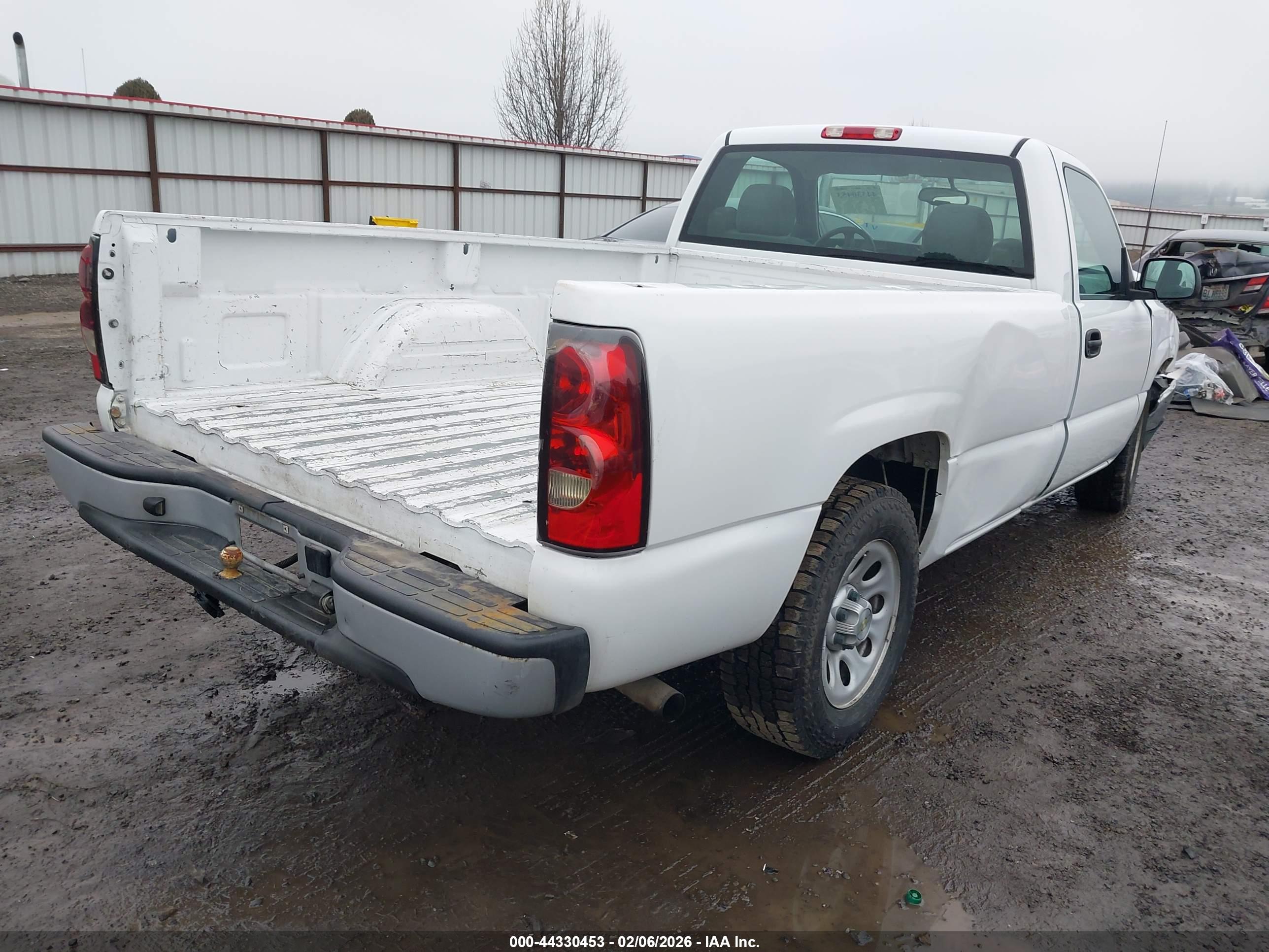 CHEVROLET SILVERADO image 4