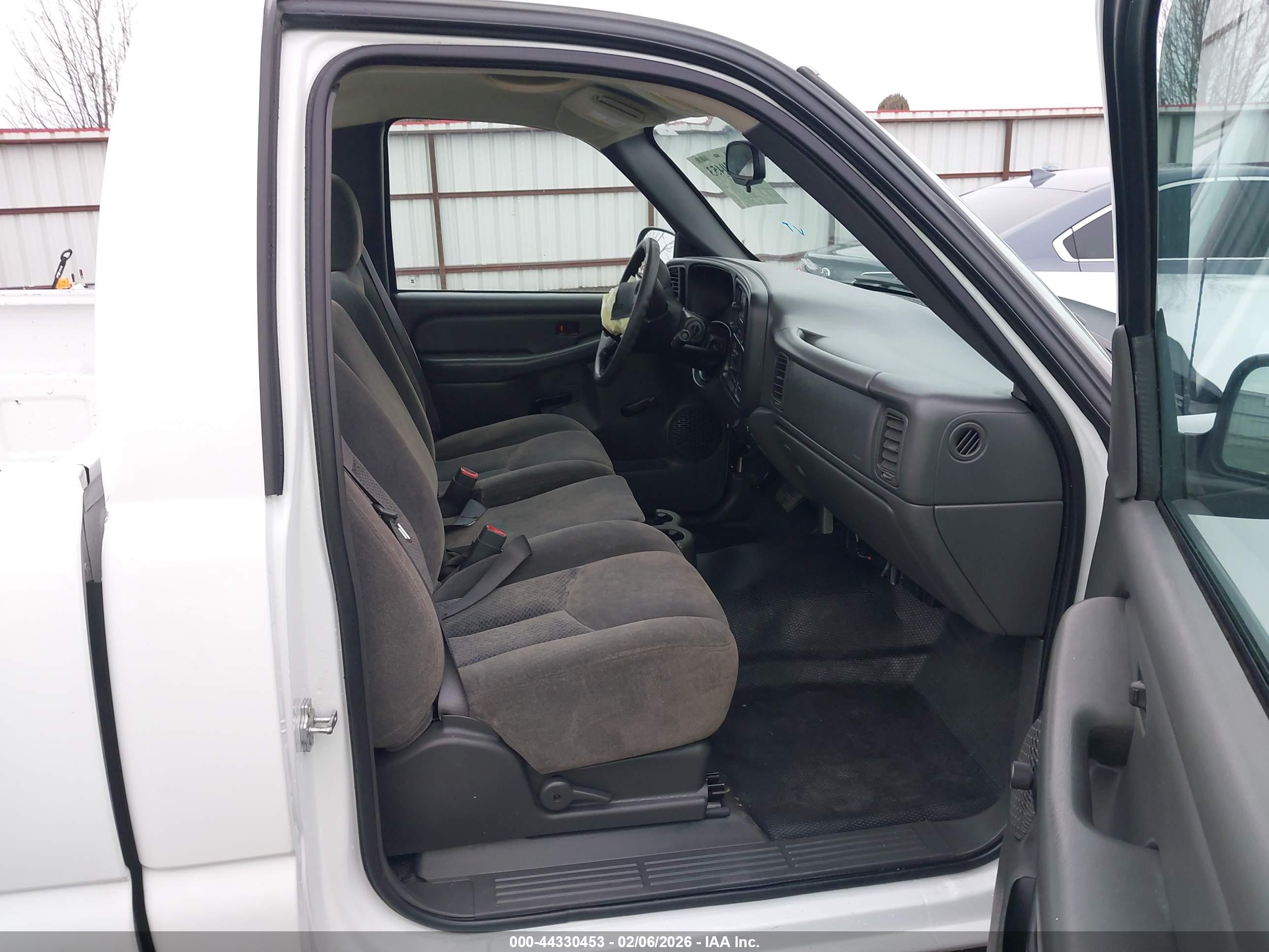 CHEVROLET SILVERADO image 5
